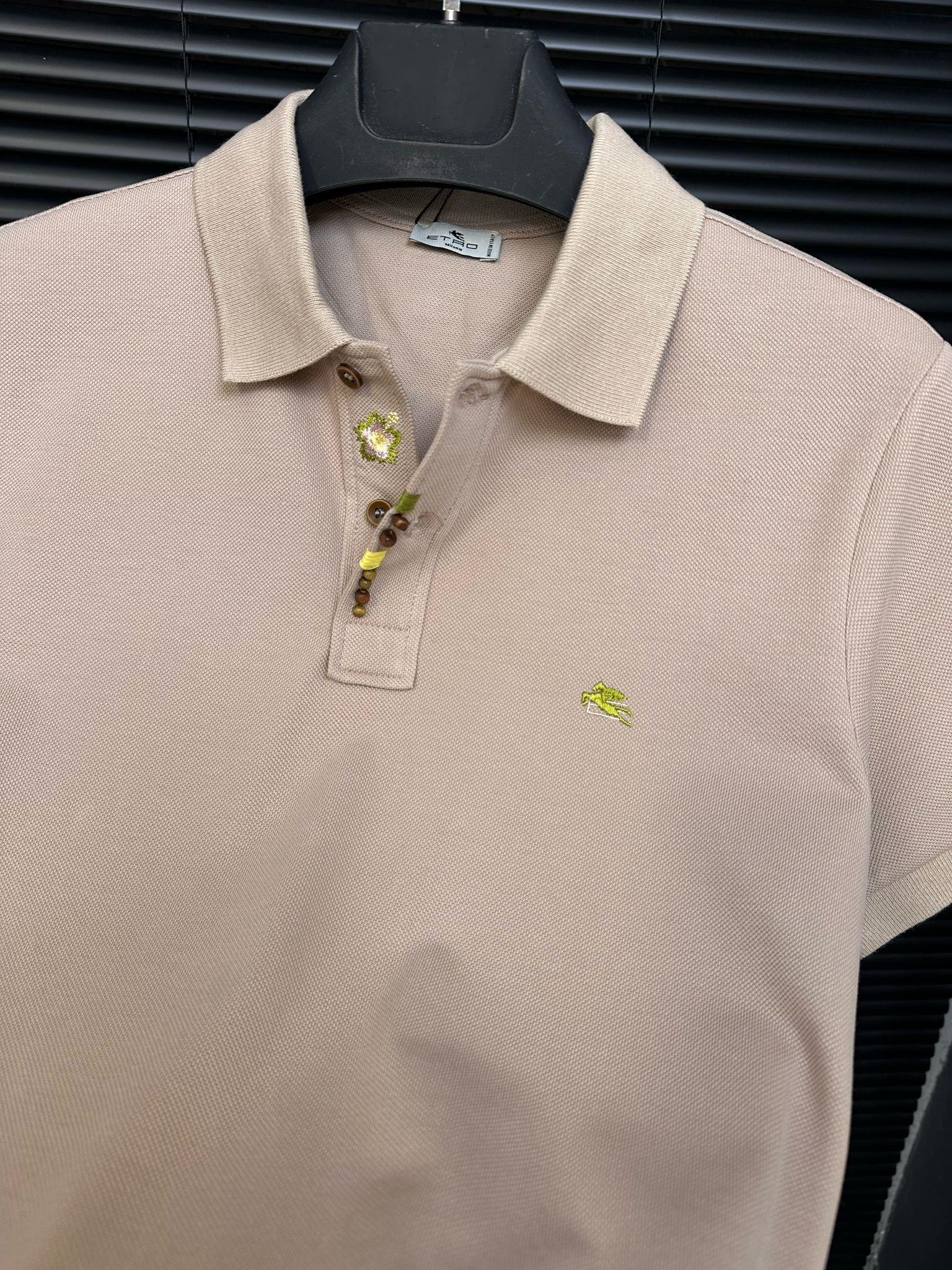 Nakış Armalı Boncuk Detaylı Yakalı T-Shirt