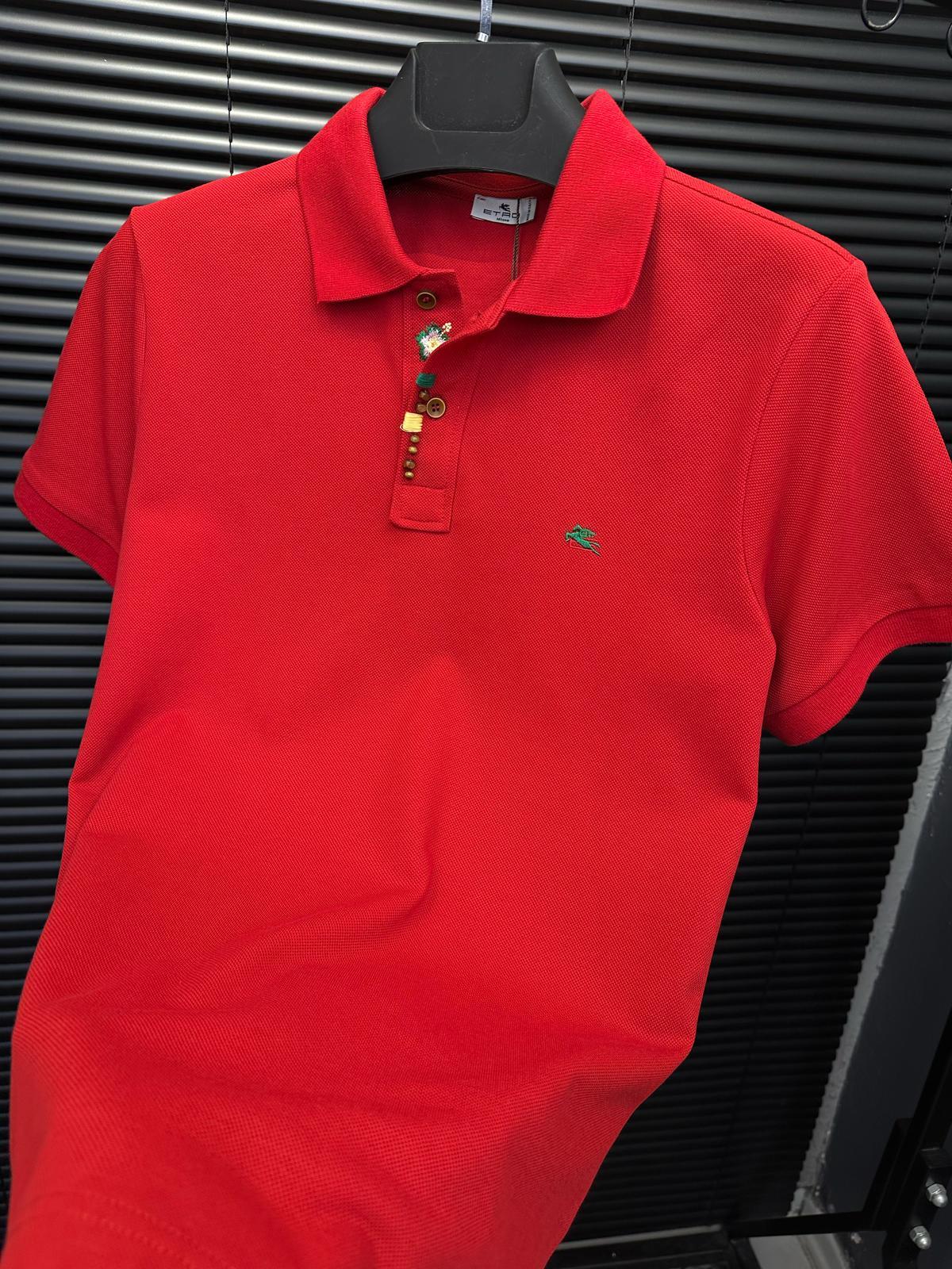 Nakış Armalı Boncuk Detaylı Yakalı T-Shirt