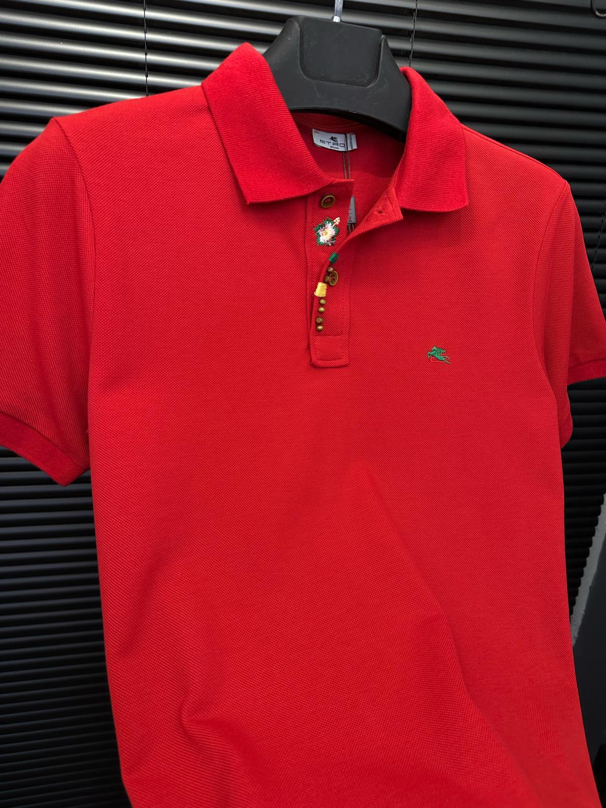 Nakış Armalı Boncuk Detaylı Yakalı T-Shirt
