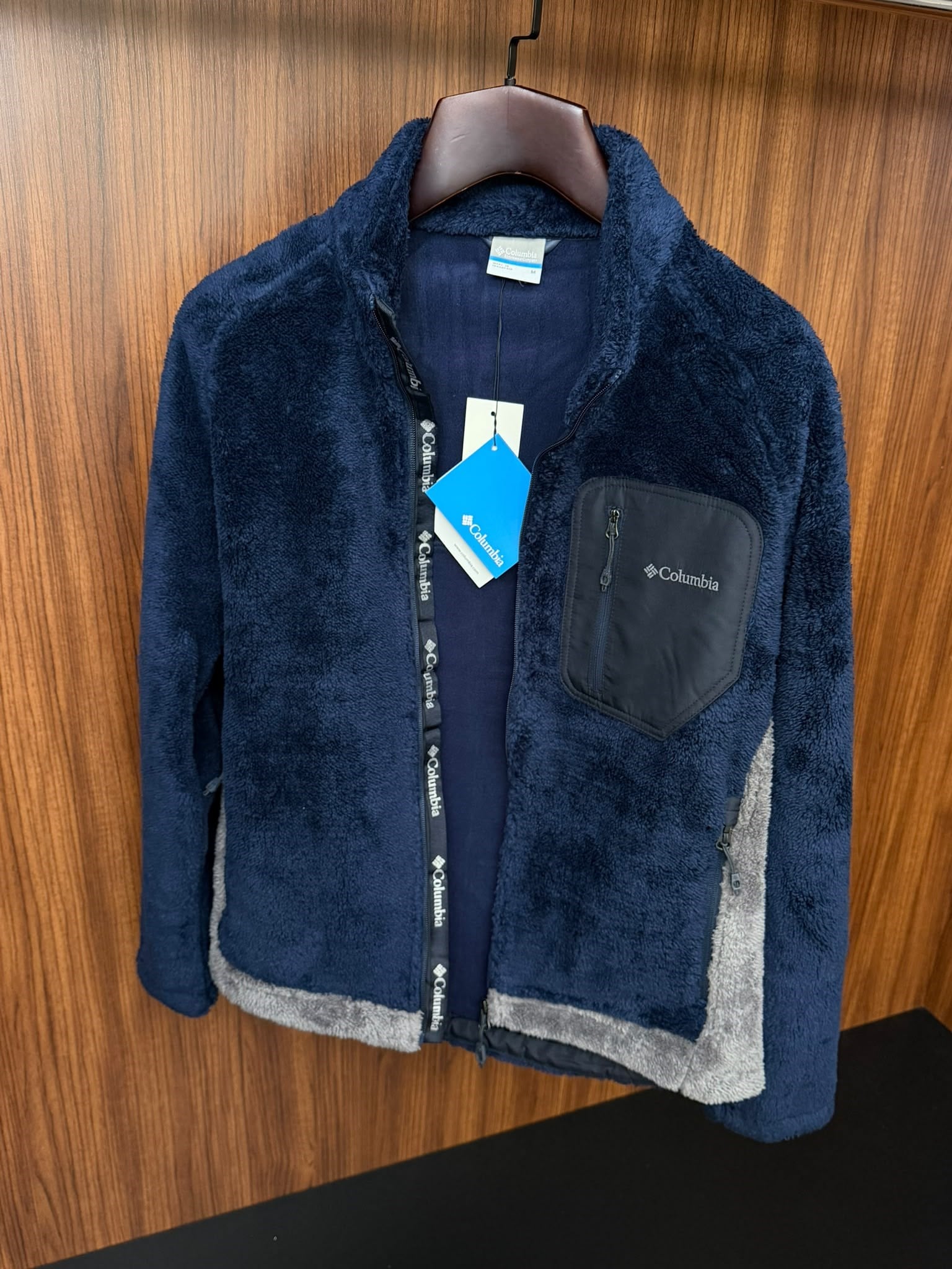 Cep Detaylı Nakış Logolu Peluş Ceket