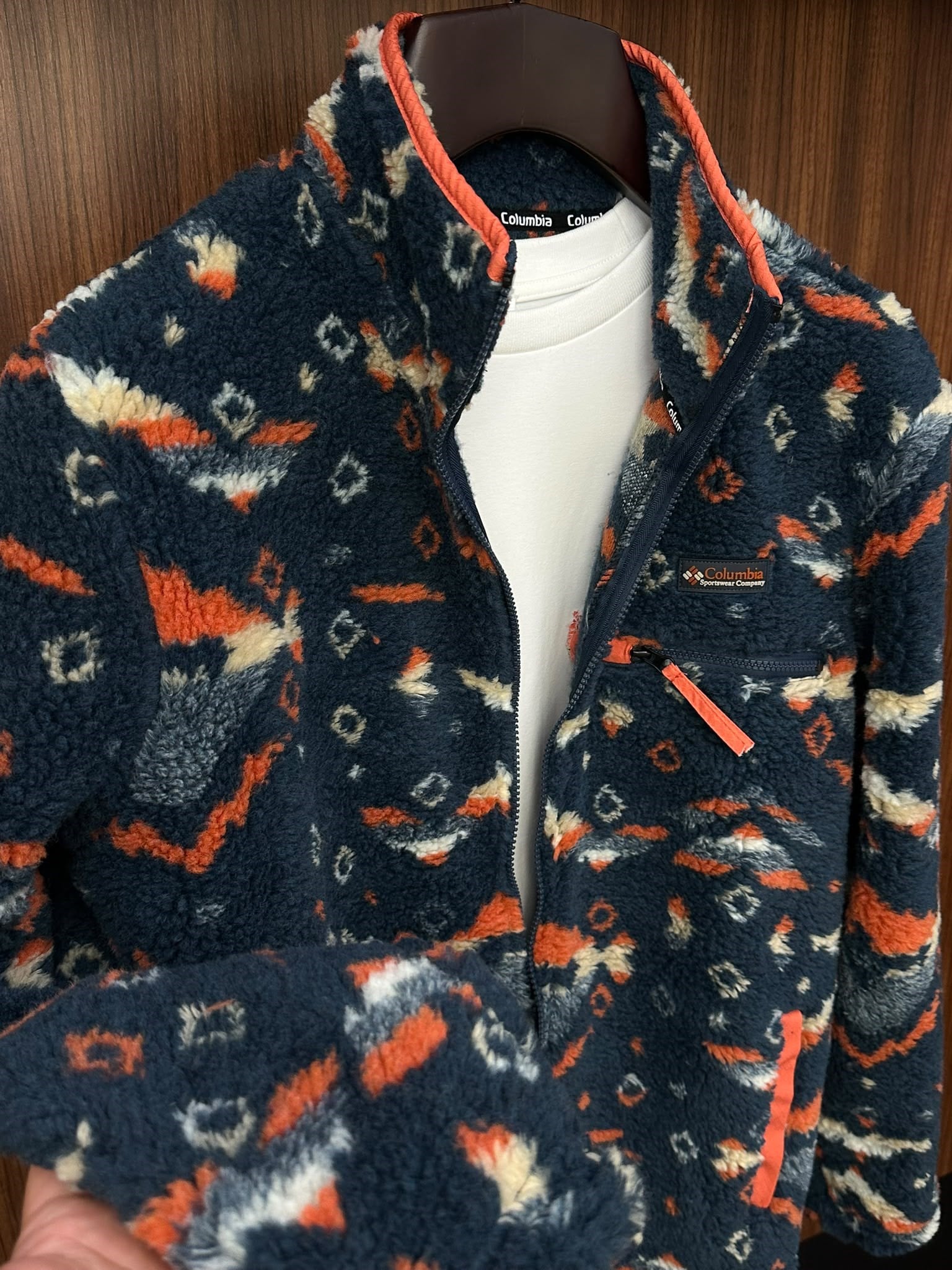 Slikon Göğüs Logolu Cep Detaylı Peluş Ceket