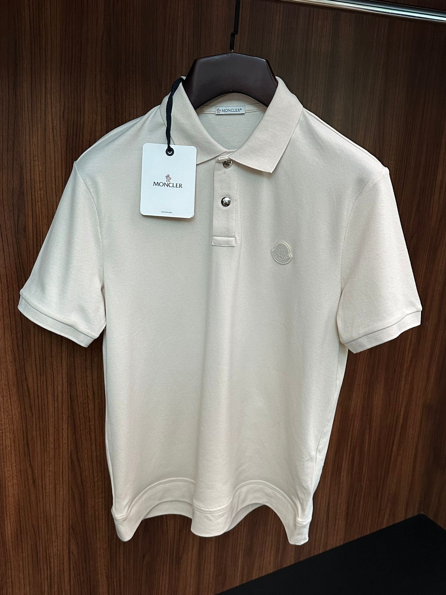 Deri Logo Metal Düğmeli %100 Cotton Yakalı T-Shirt