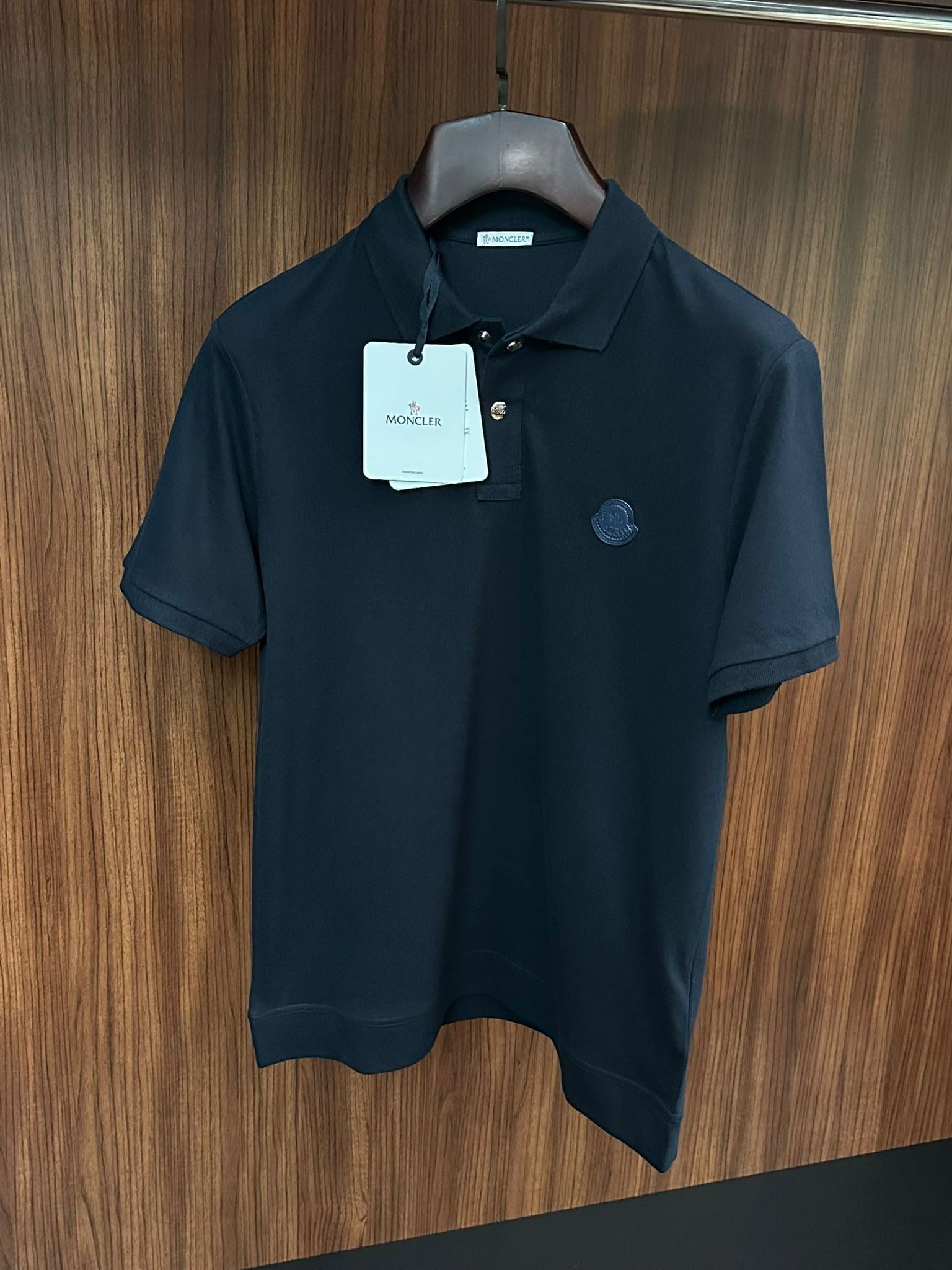 Deri Logo Metal Düğmeli %100 Cotton Yakalı T-Shirt
