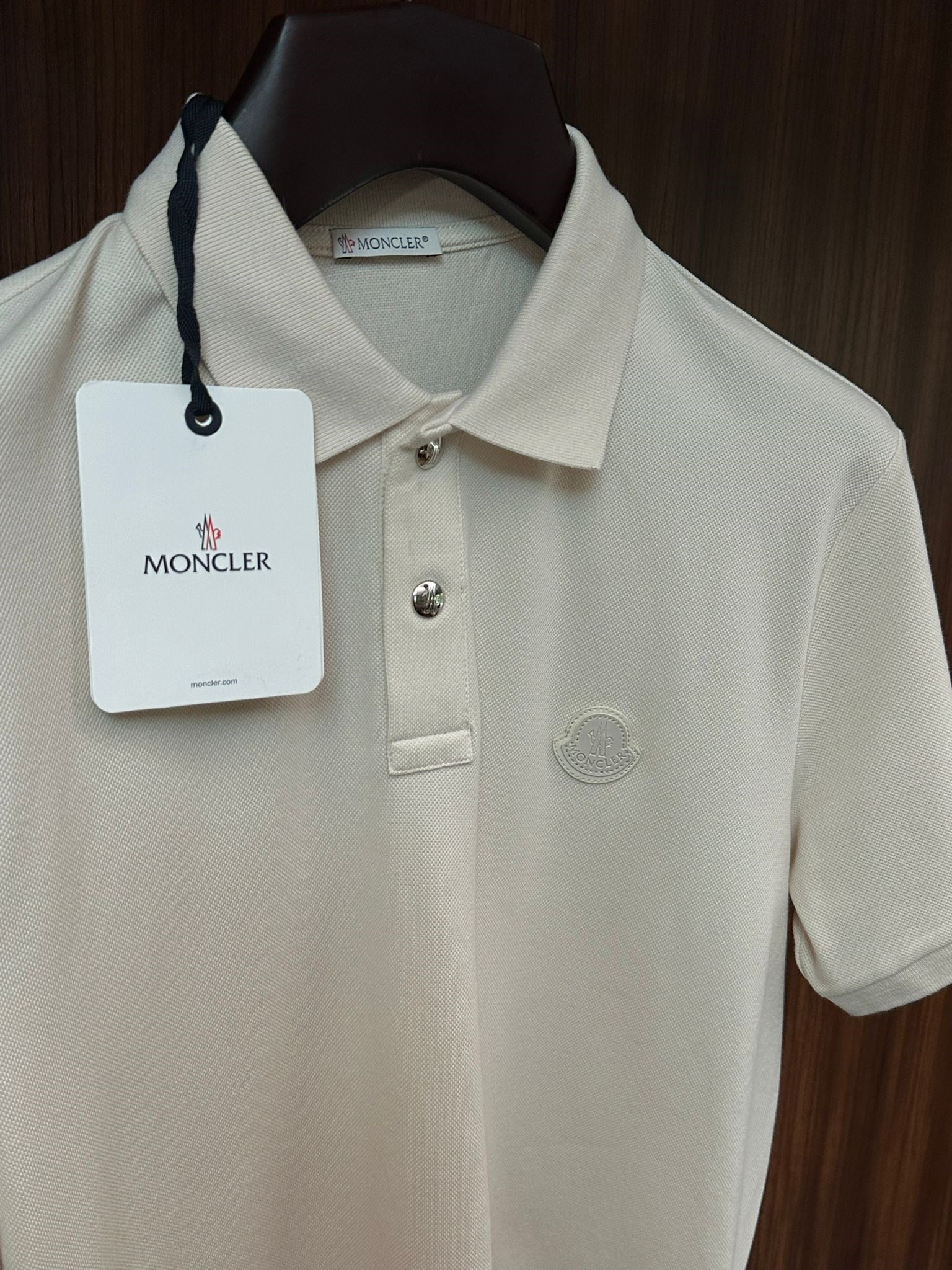 Deri Logo Metal Düğmeli %100 Cotton Yakalı T-Shirt