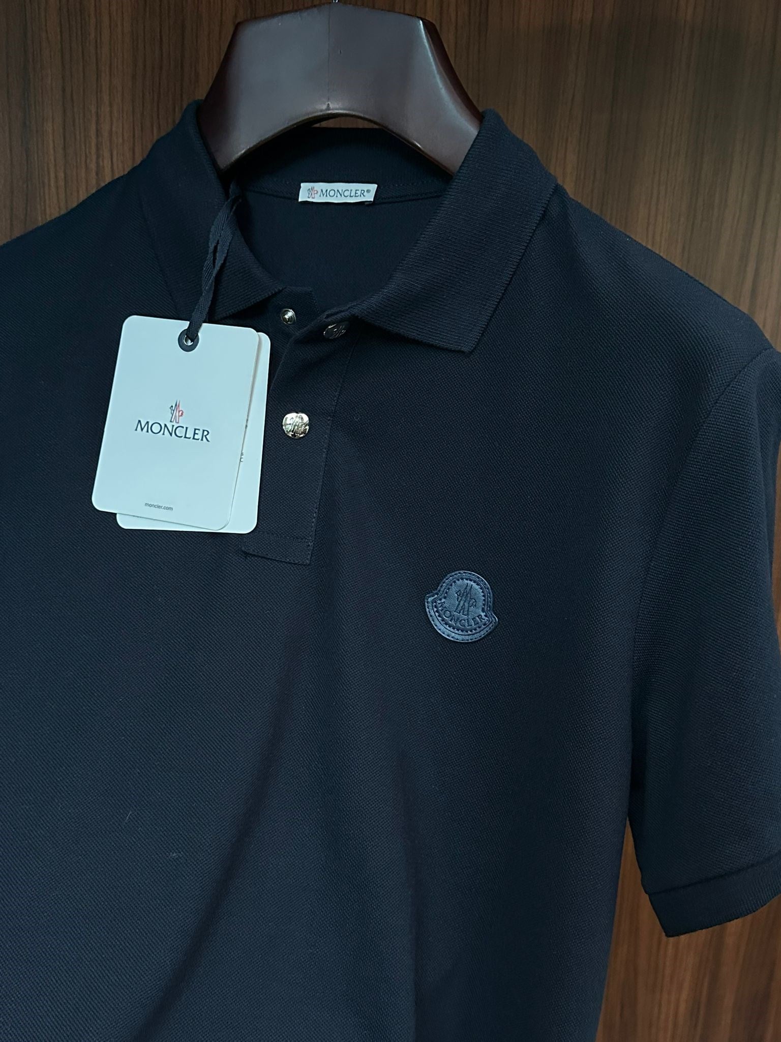 Deri Logo Metal Düğmeli %100 Cotton Yakalı T-Shirt
