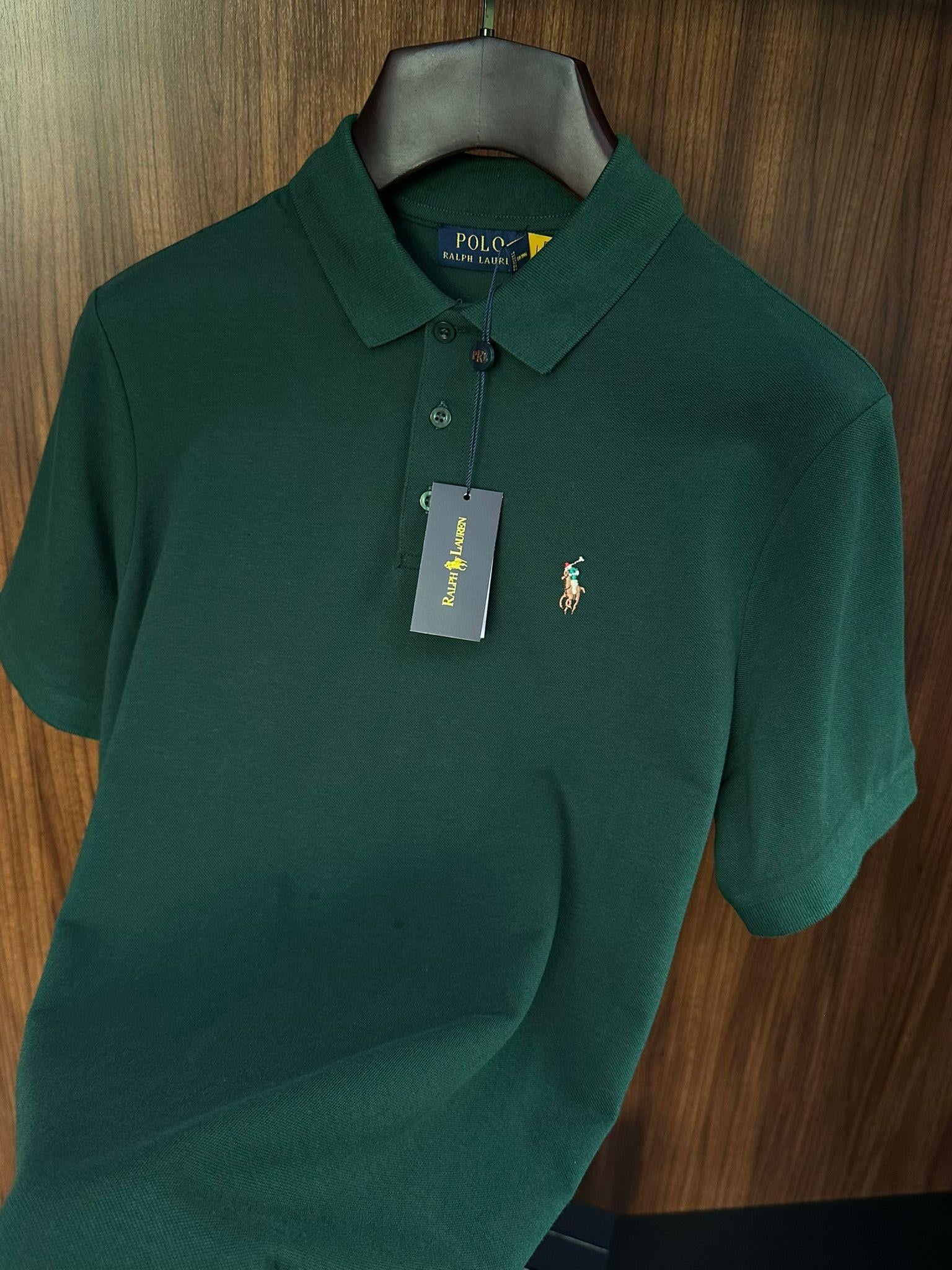 Göğüs Nakış Logolu Yakalı T-Shirt