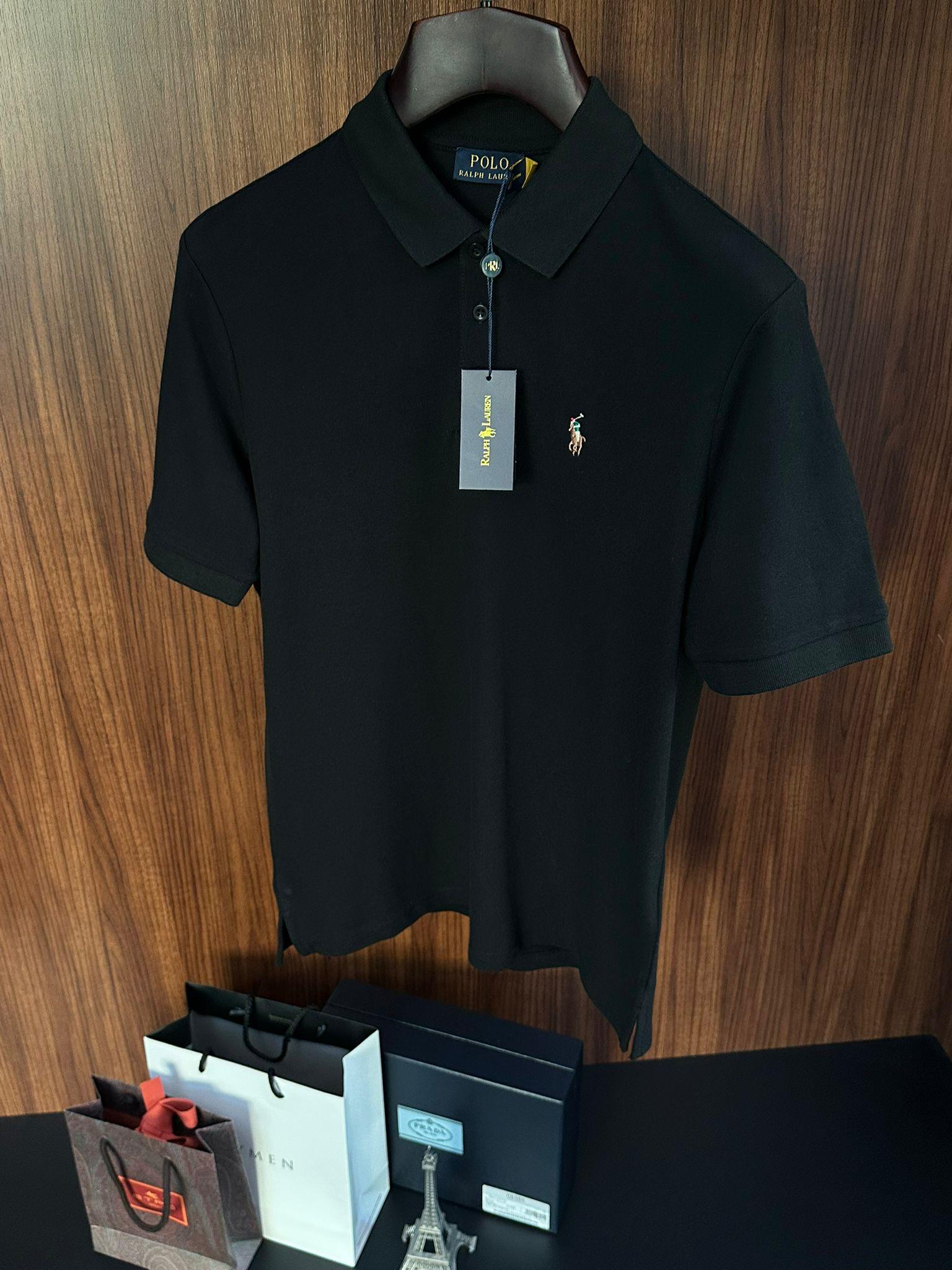 Göğüs Nakış Logolu Yakalı T-Shirt