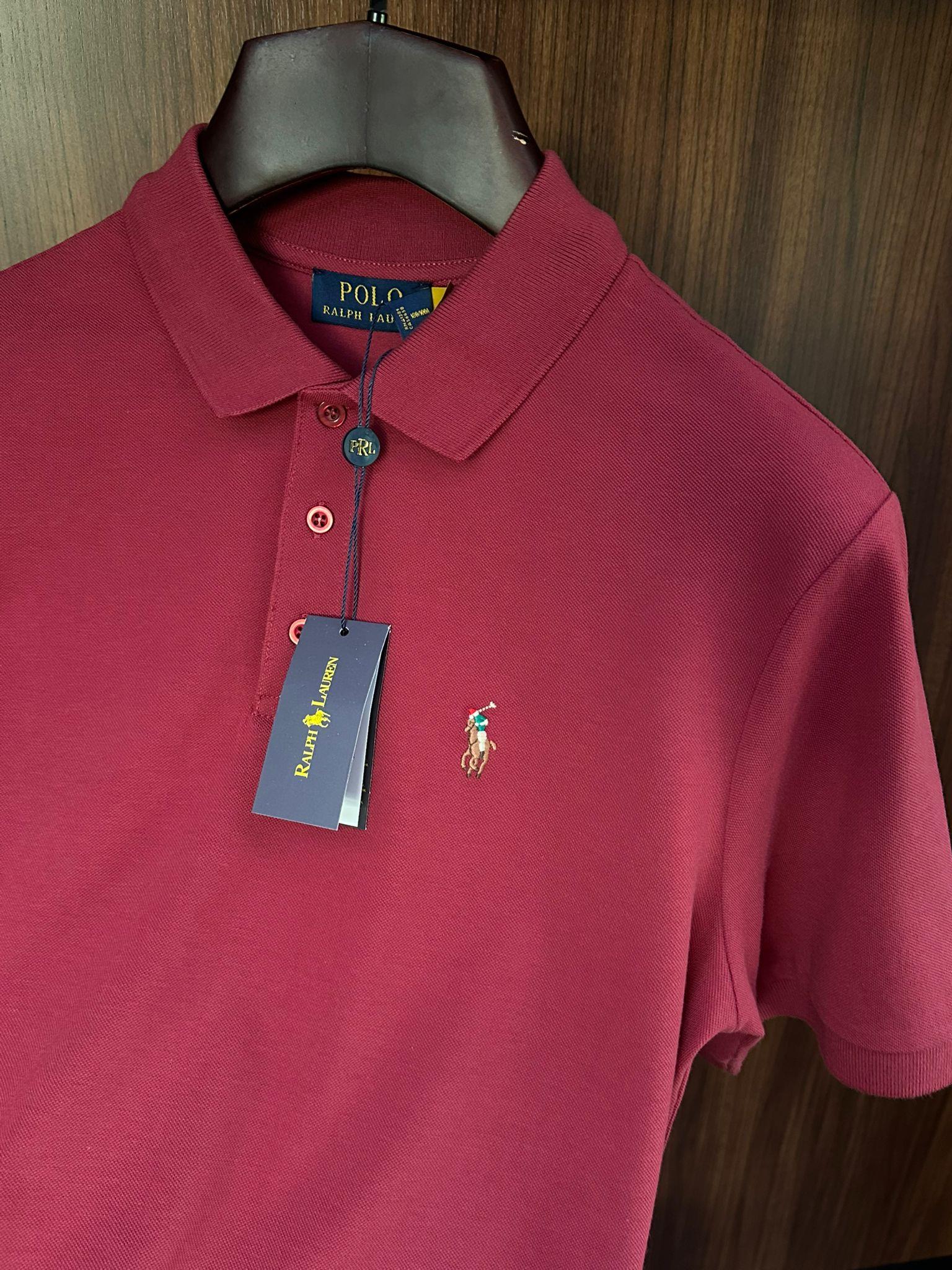 Göğüs Nakış Logolu Yakalı T-Shirt