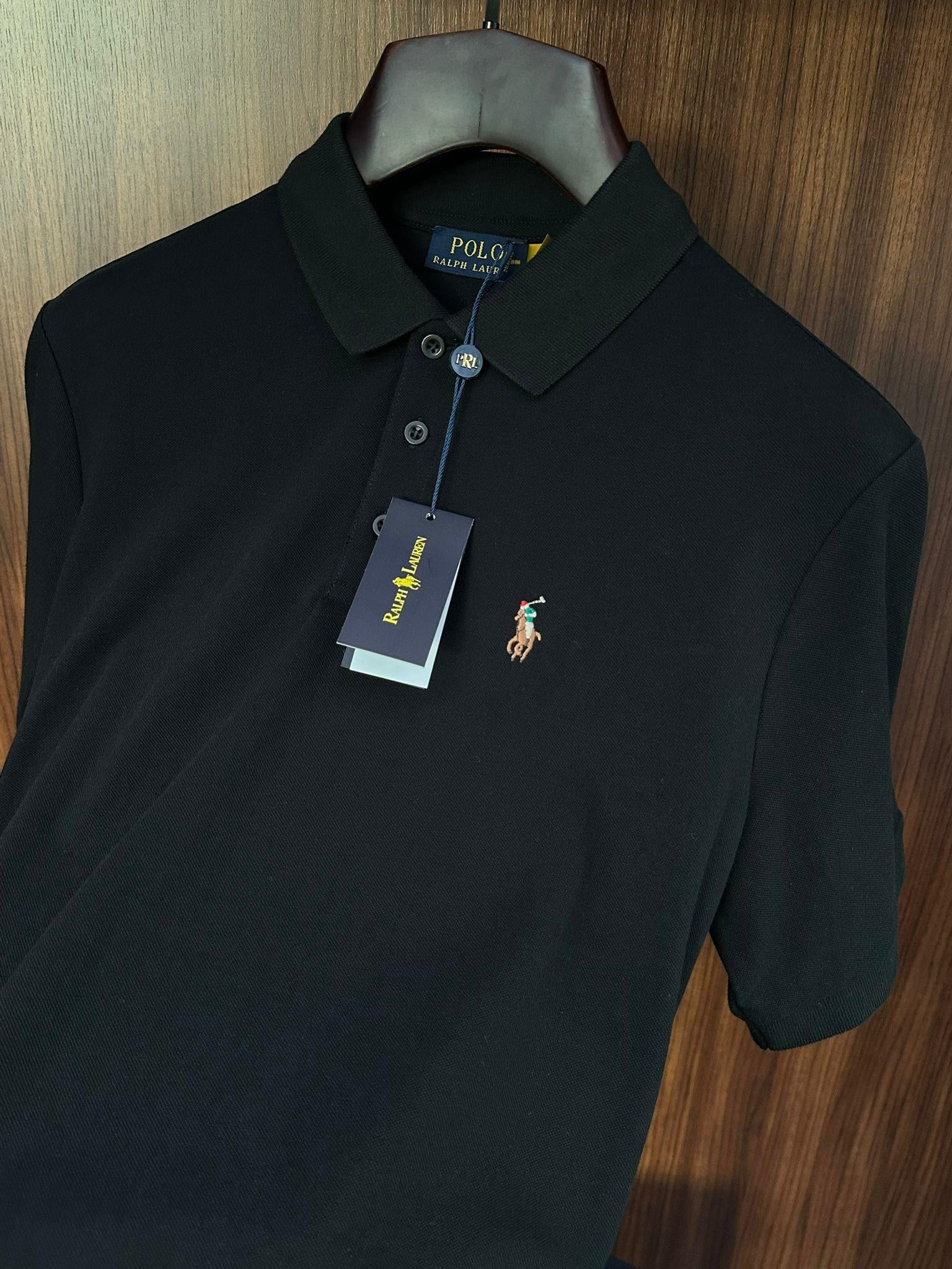 Göğüs Nakış Logolu Yakalı T-Shirt