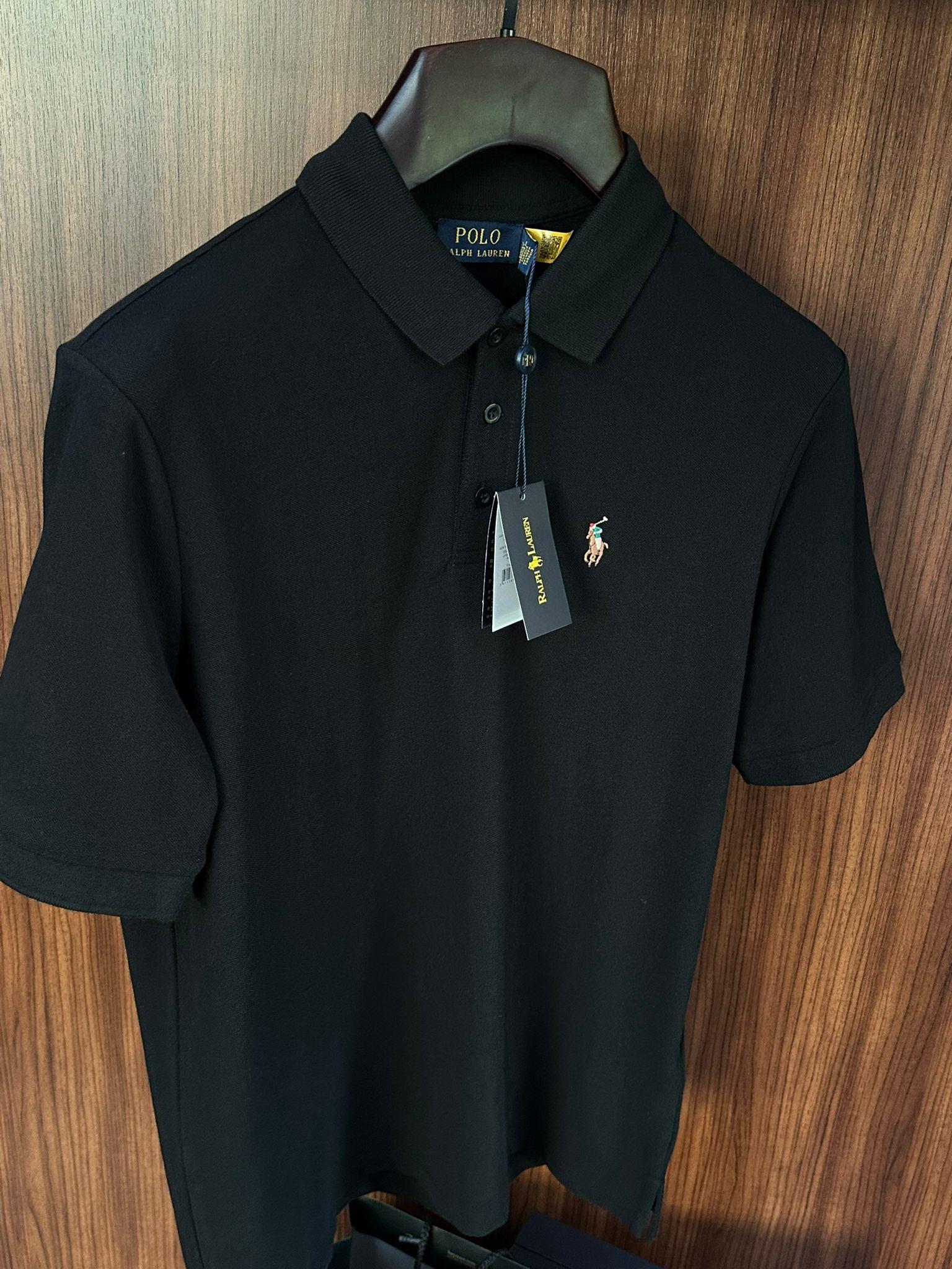 Göğüs Nakış Logolu Yakalı T-Shirt