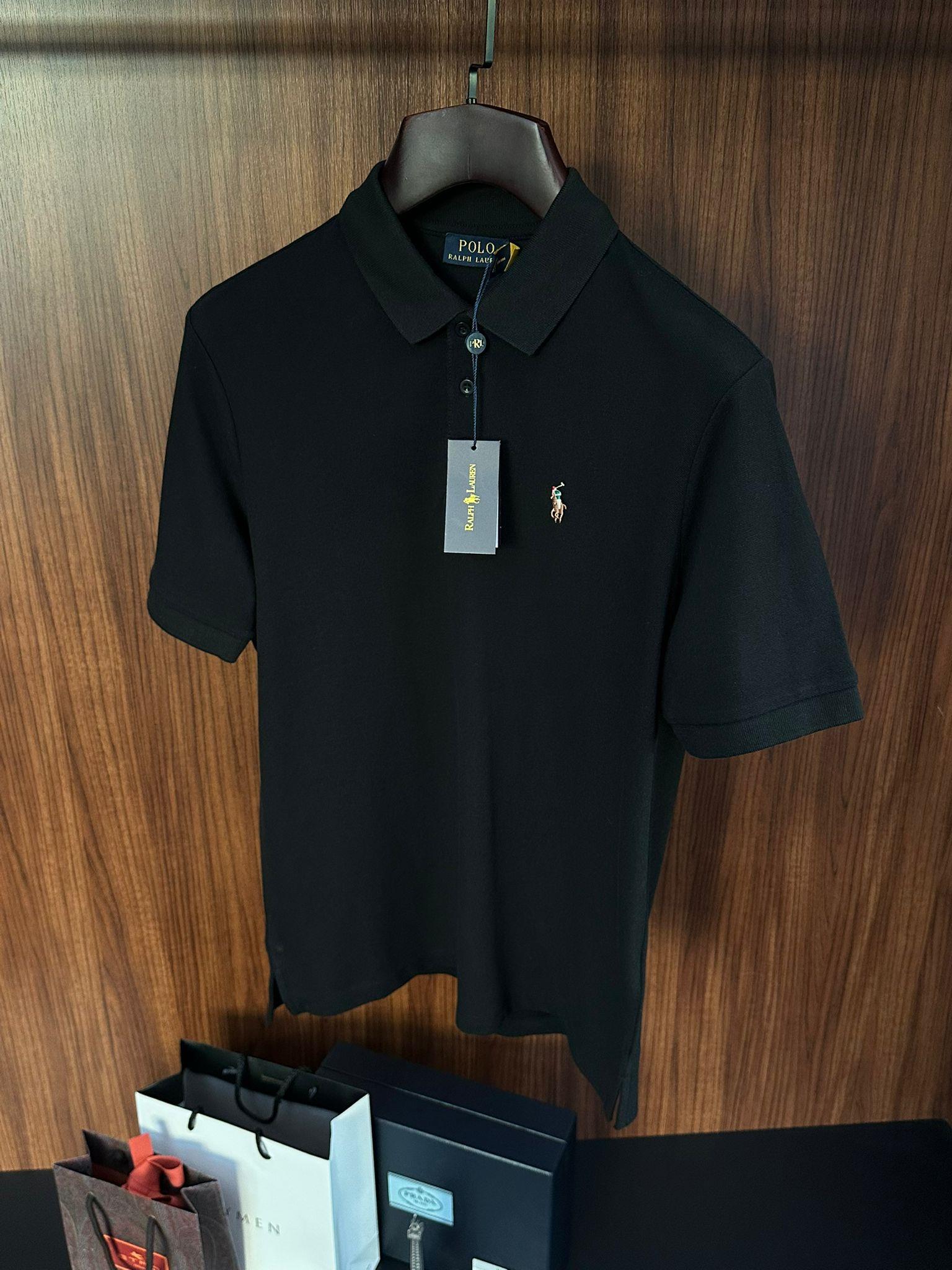Göğüs Nakış Logolu Yakalı T-Shirt
