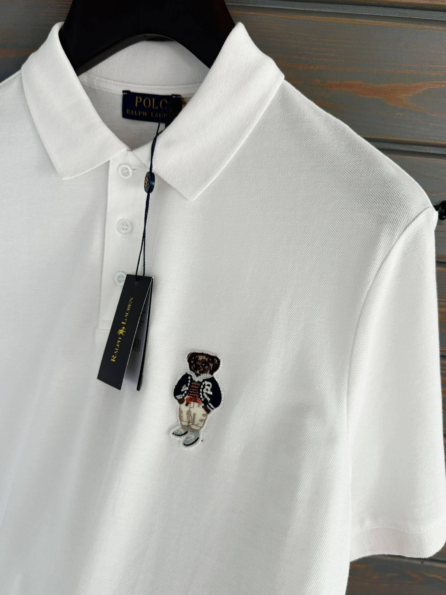 Göğüs Nakış Logolu Yakalı T-Shirt