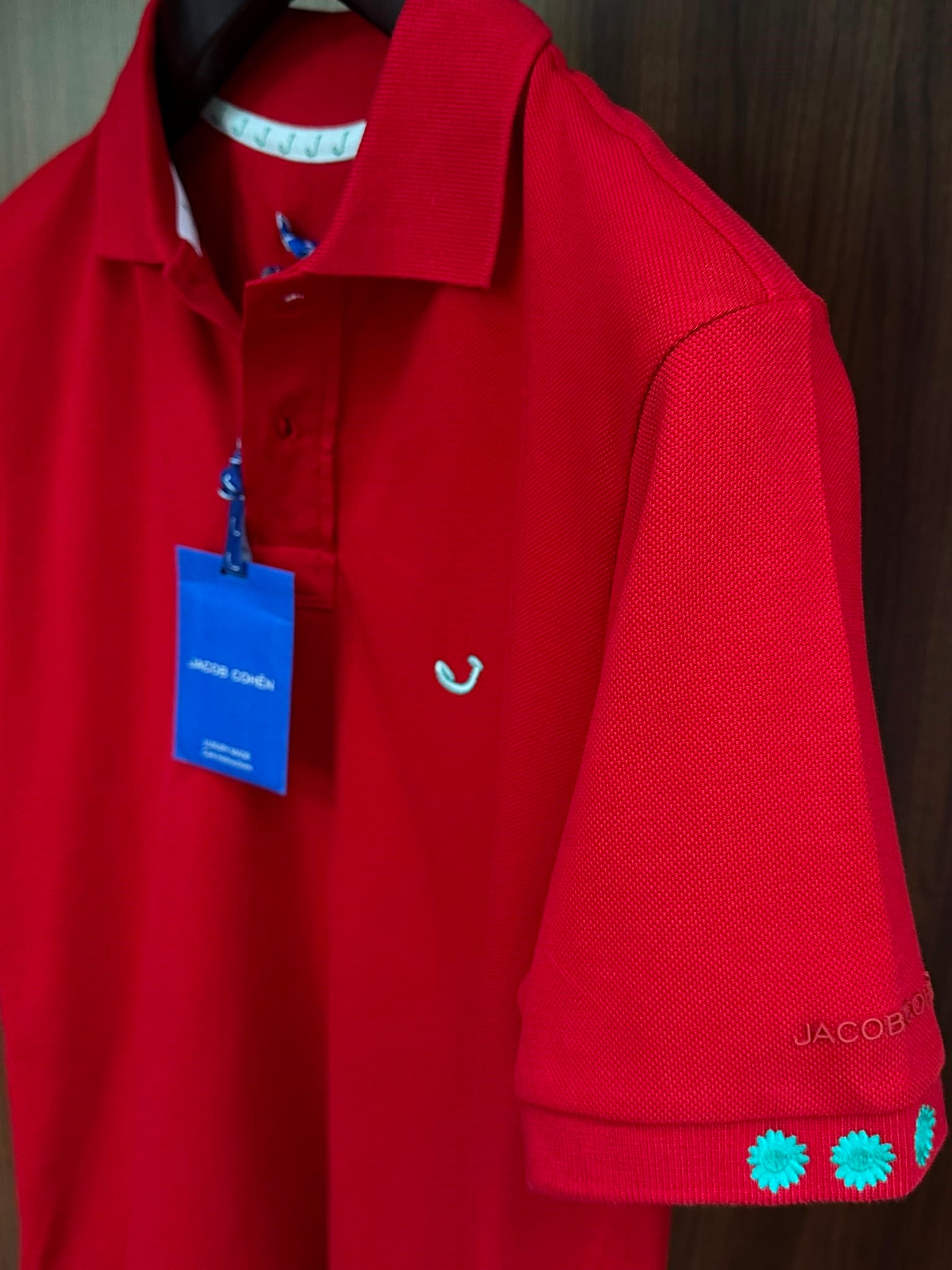 Kol Ve Göğüs Nakış Detaylı Yakalı T-Shirt