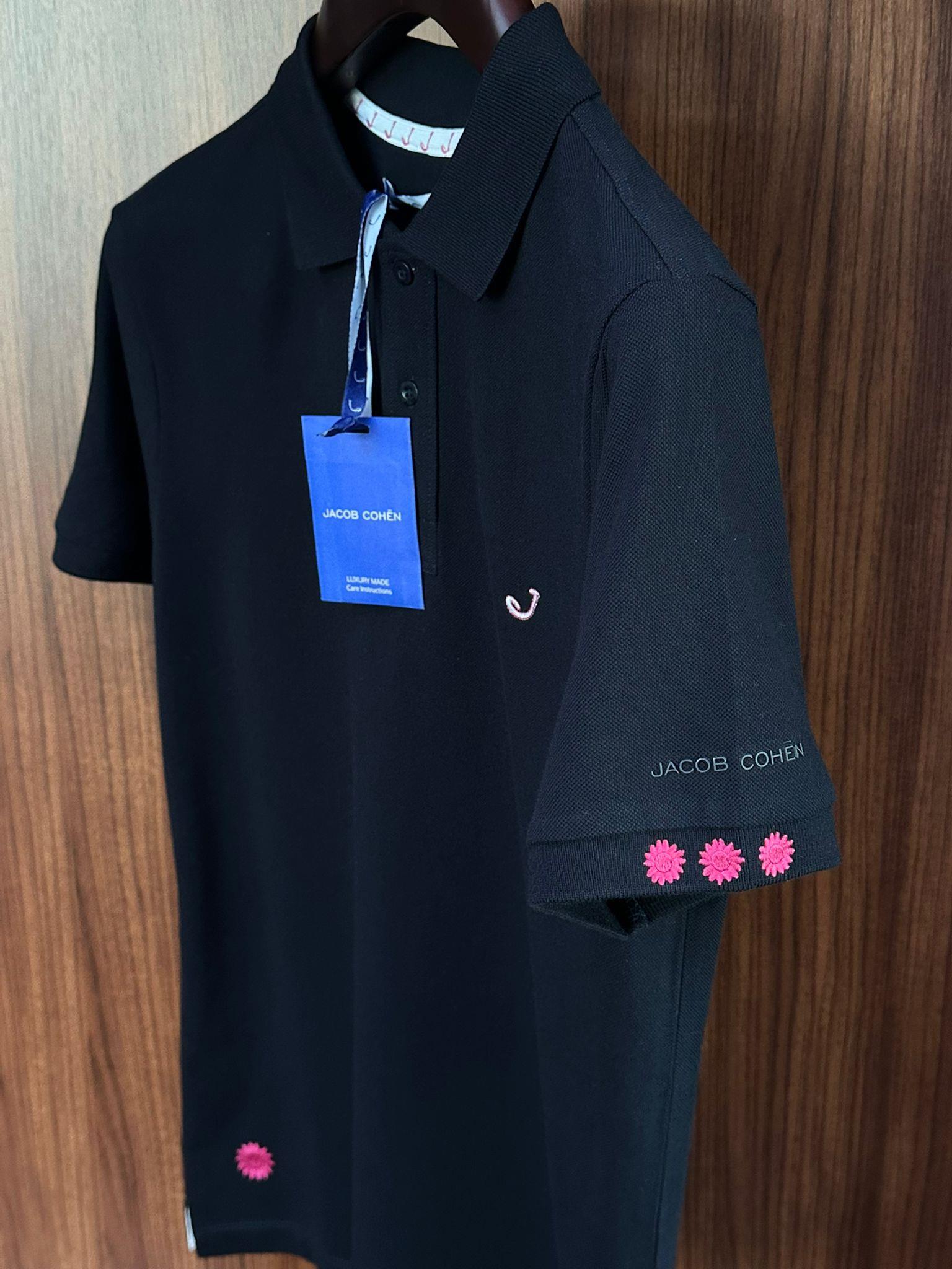 Kol Ve Göğüs Nakış Detaylı Yakalı T-Shirt