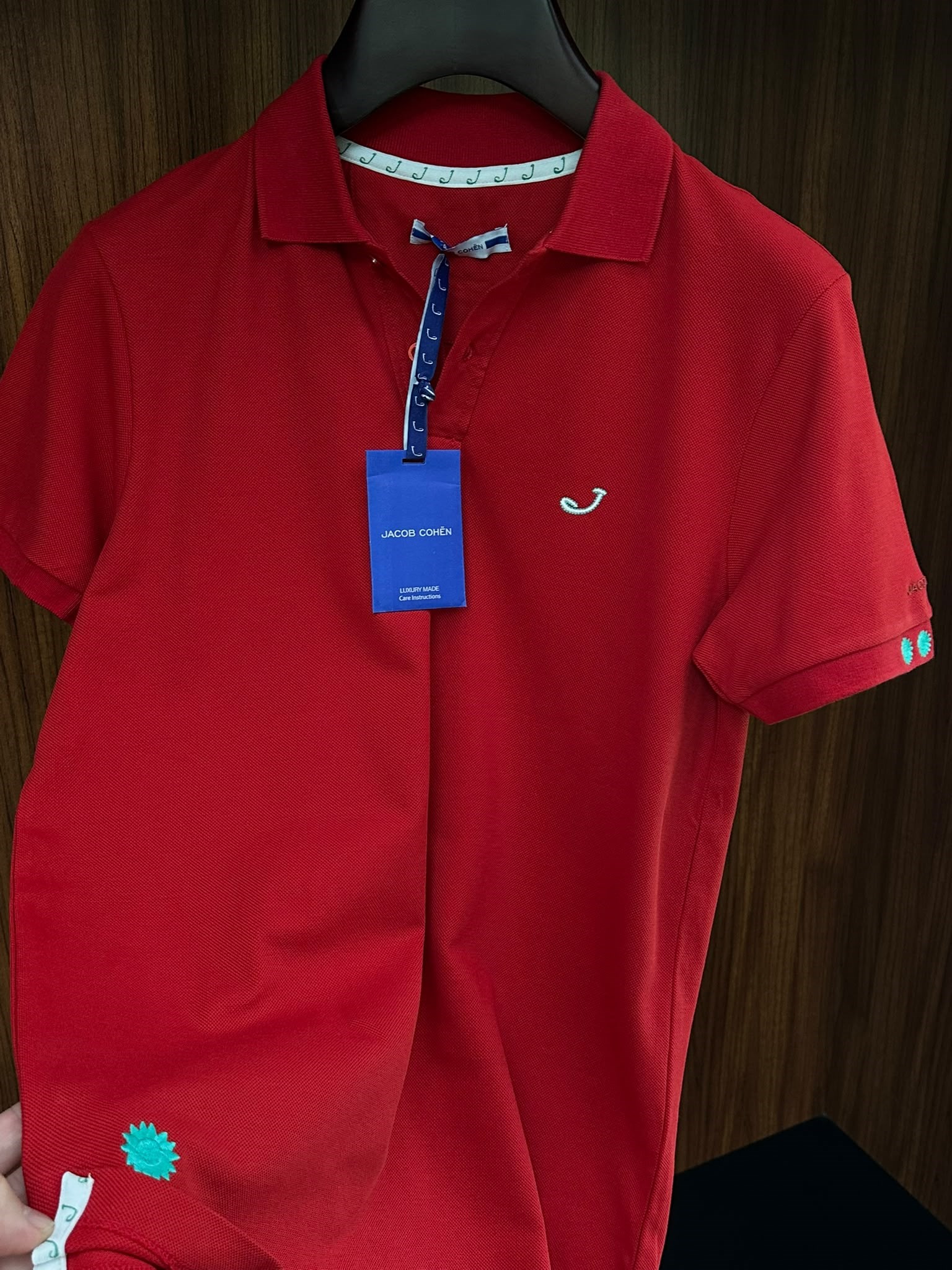Kol Ve Göğüs Nakış Detaylı Yakalı T-Shirt