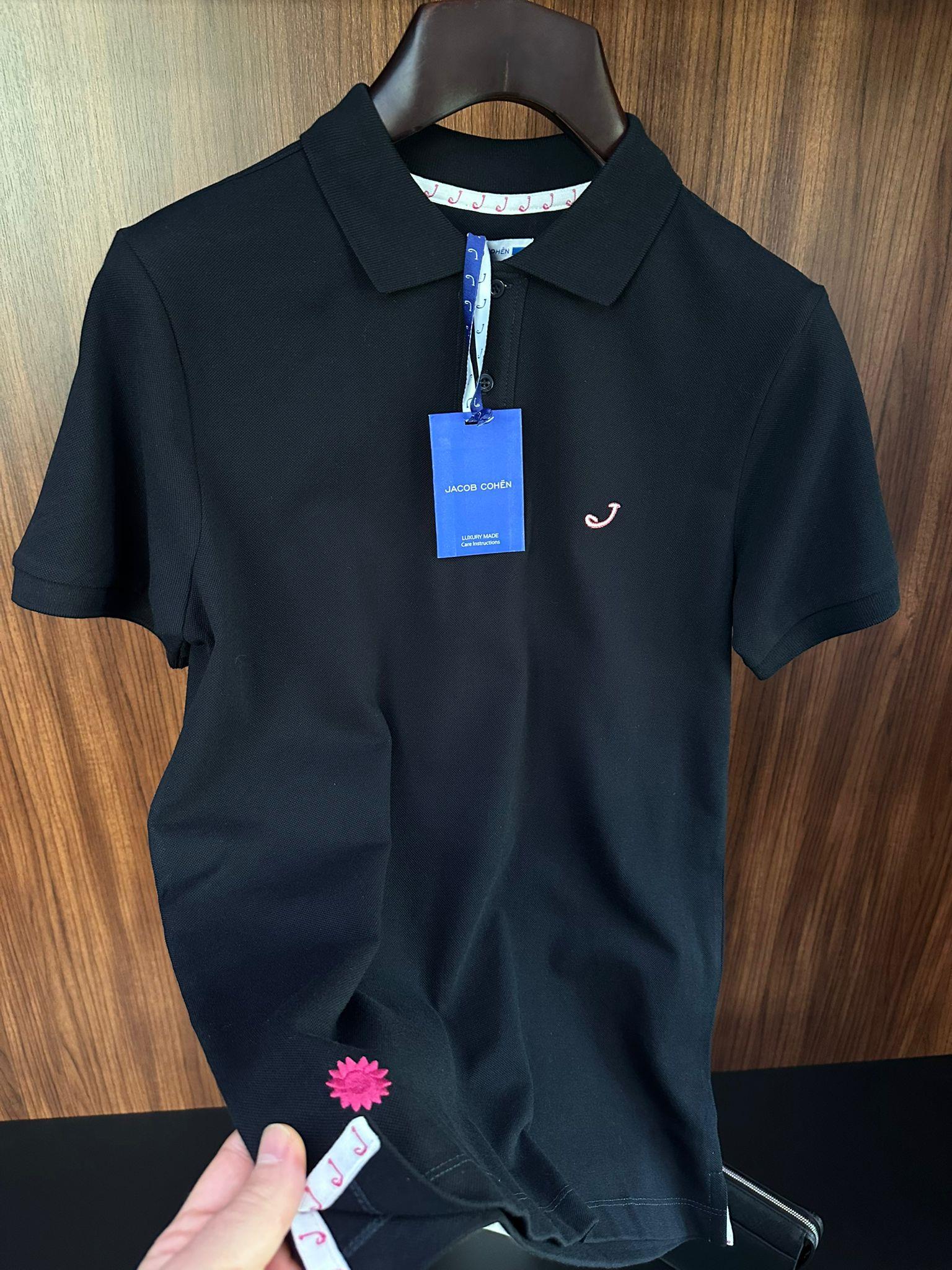 Kol Ve Göğüs Nakış Detaylı Yakalı T-Shirt