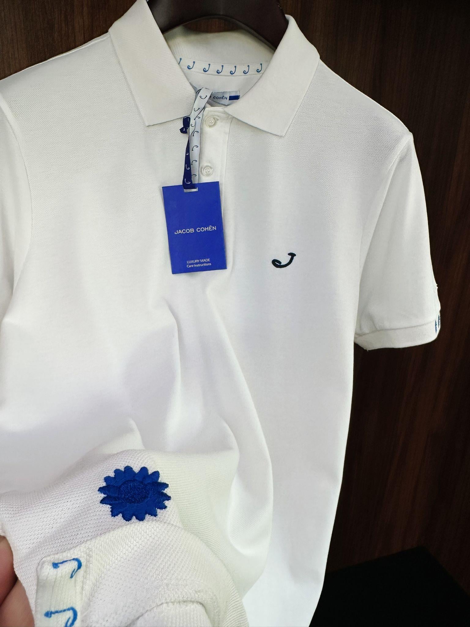 Kol Ve Göğüs Nakış Detaylı Yakalı T-Shirt