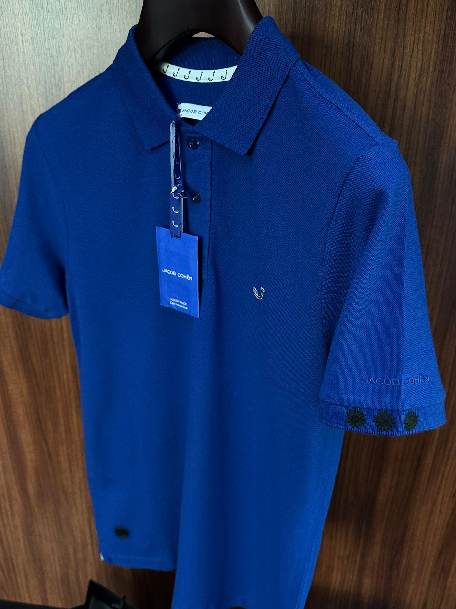 Kol Ve Göğüs Nakış Detaylı Yakalı T-Shirt