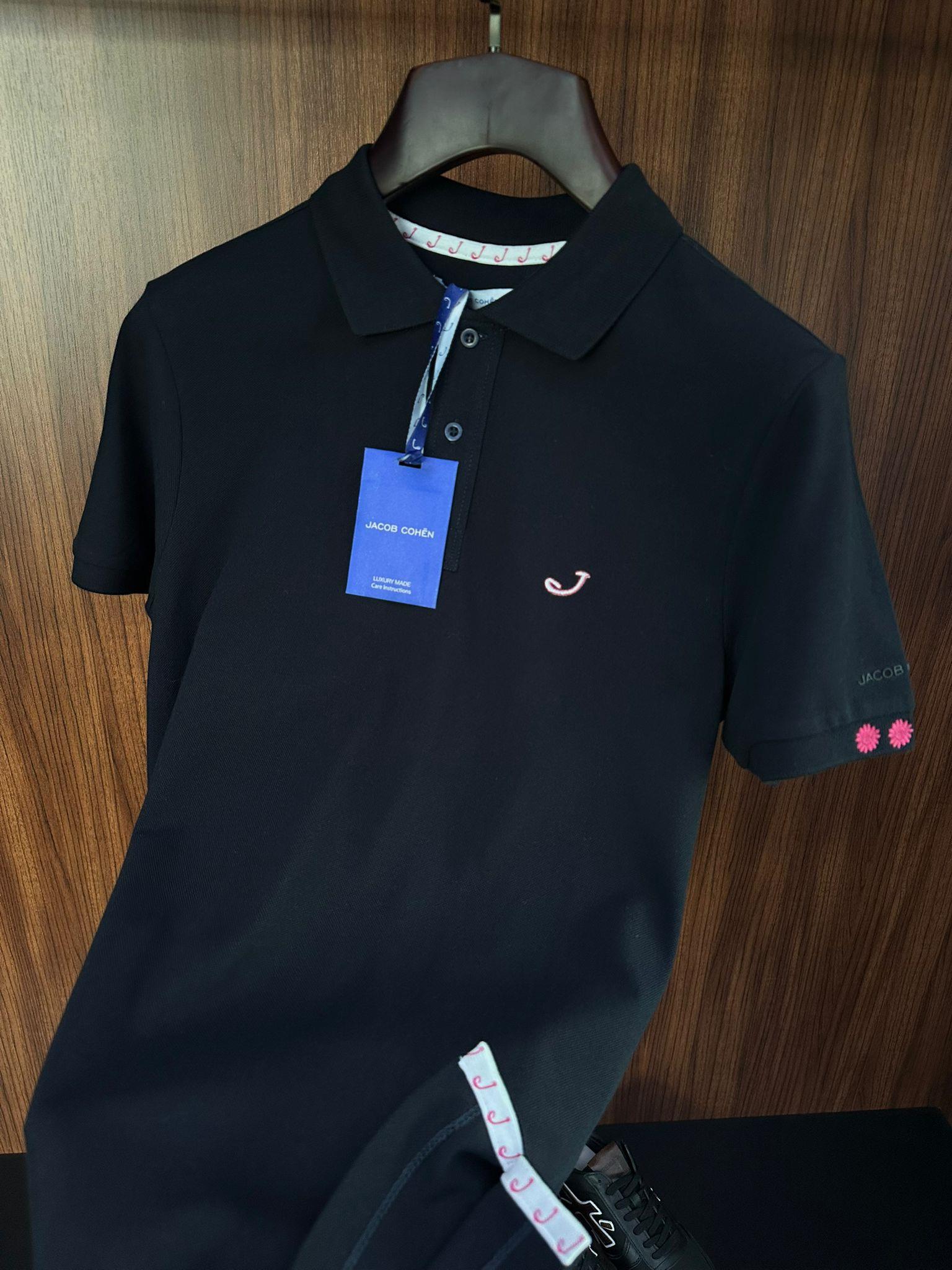 Kol Ve Göğüs Nakış Detaylı Yakalı T-Shirt