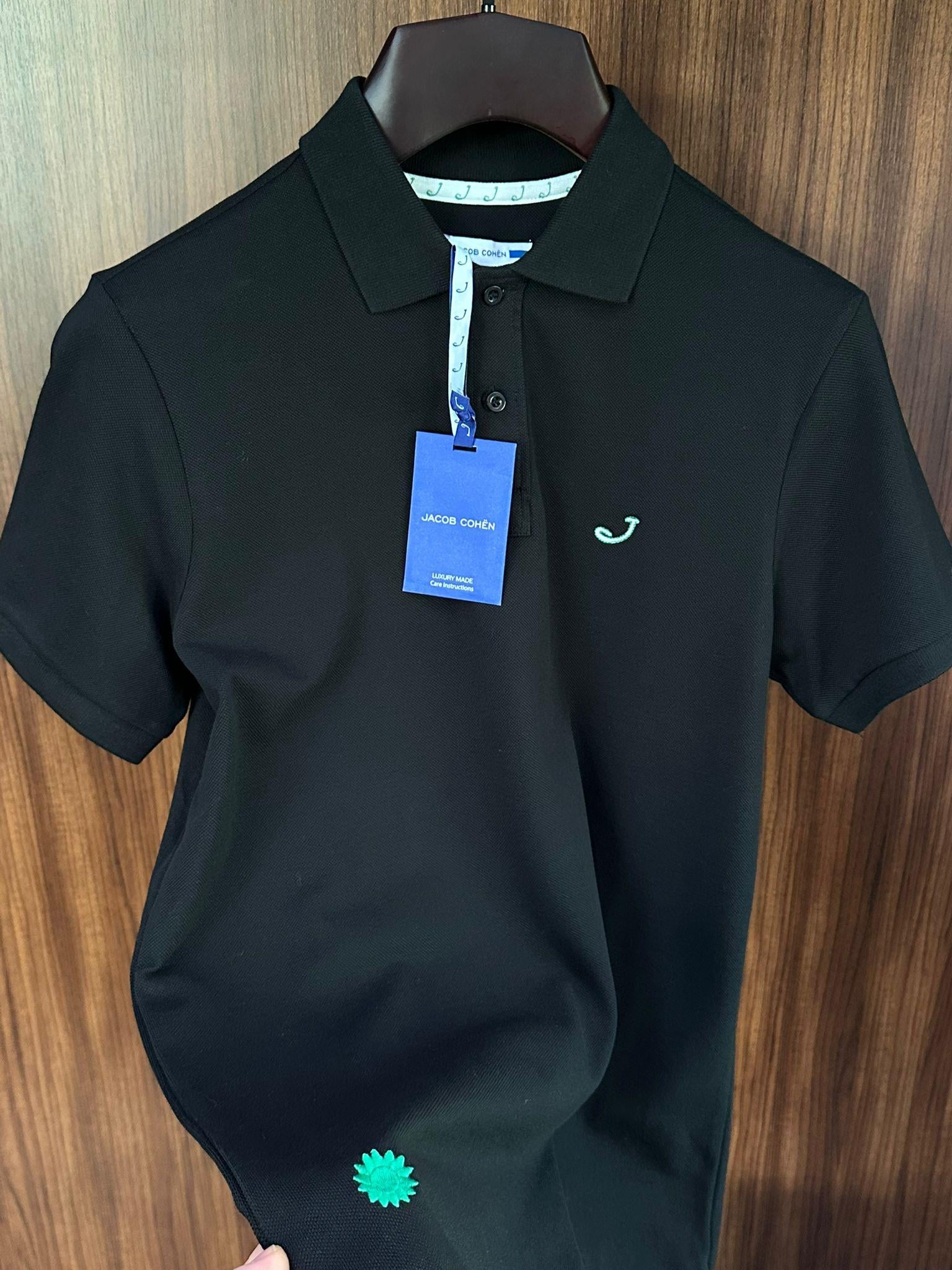 Kol Ve Göğüs Nakış Detaylı Yakalı T-Shirt