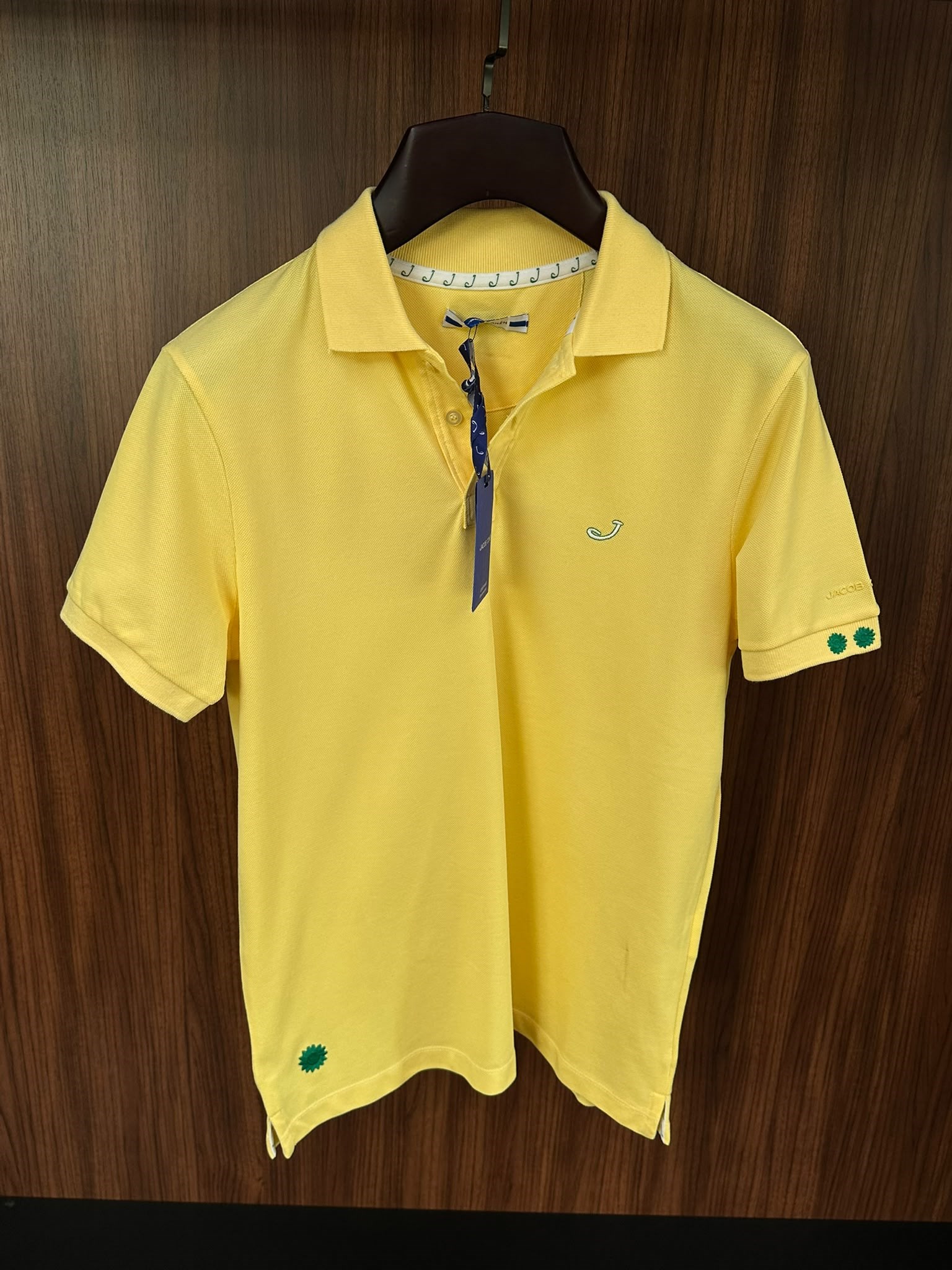 Kol Ve Göğüs Nakış Detaylı Yakalı T-Shirt