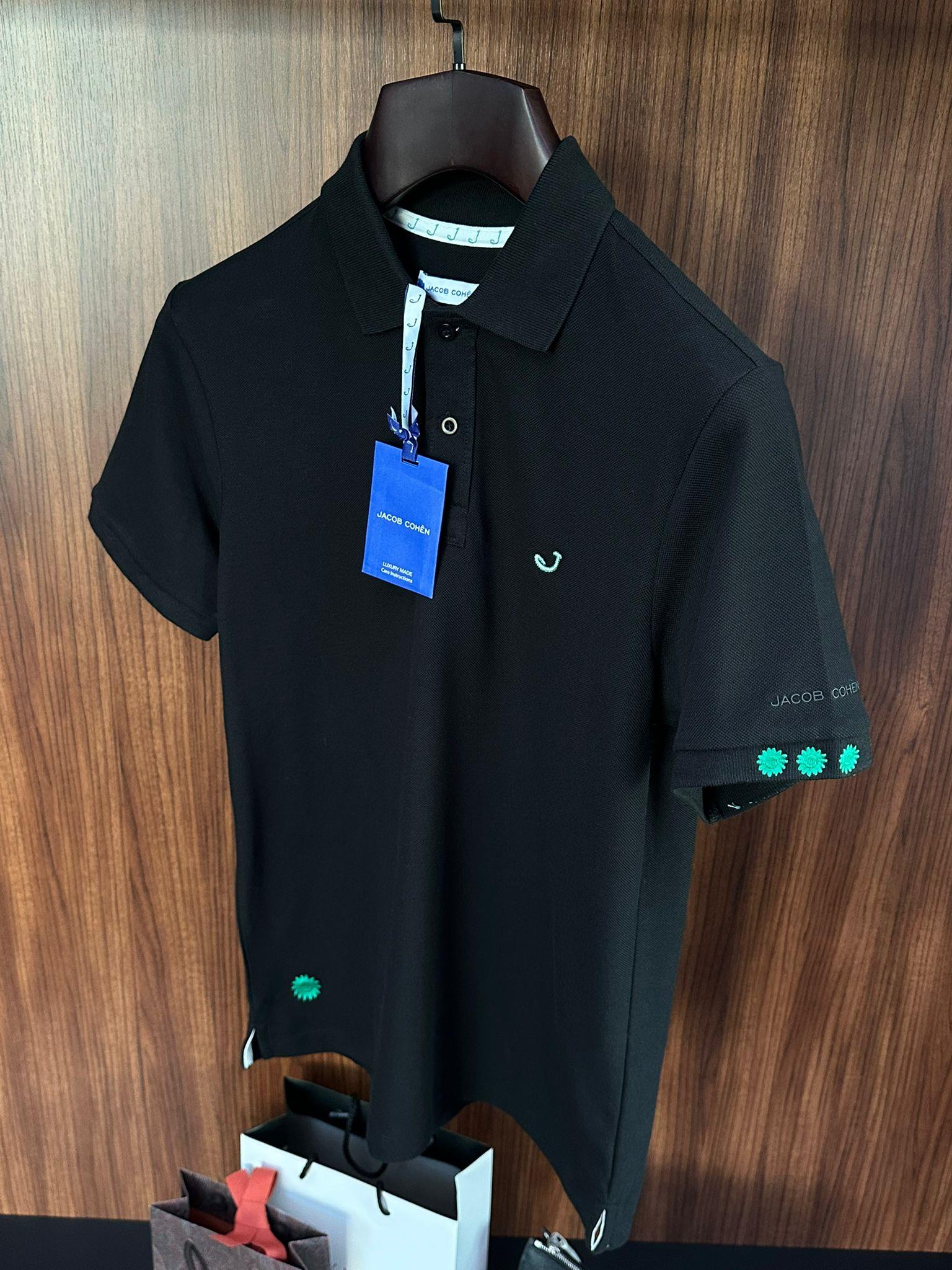 Kol Ve Göğüs Nakış Detaylı Yakalı T-Shirt
