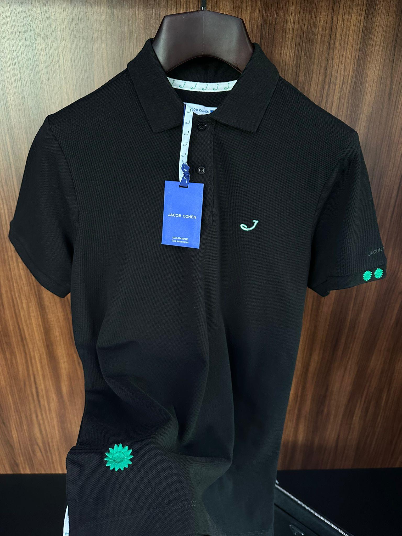 Kol Ve Göğüs Nakış Detaylı Yakalı T-Shirt