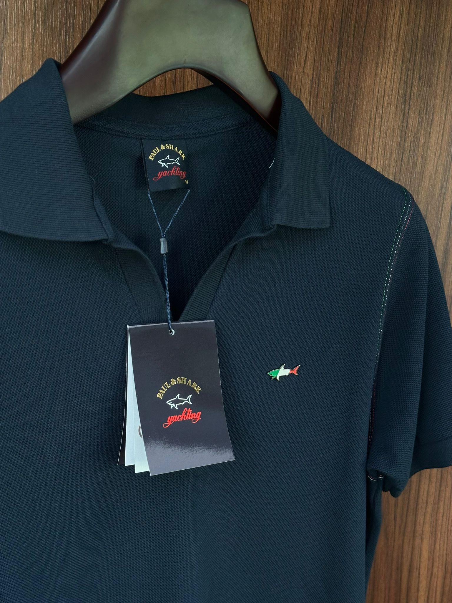 Metal Logolu Pike Kumaş Yakalı T-Shirt