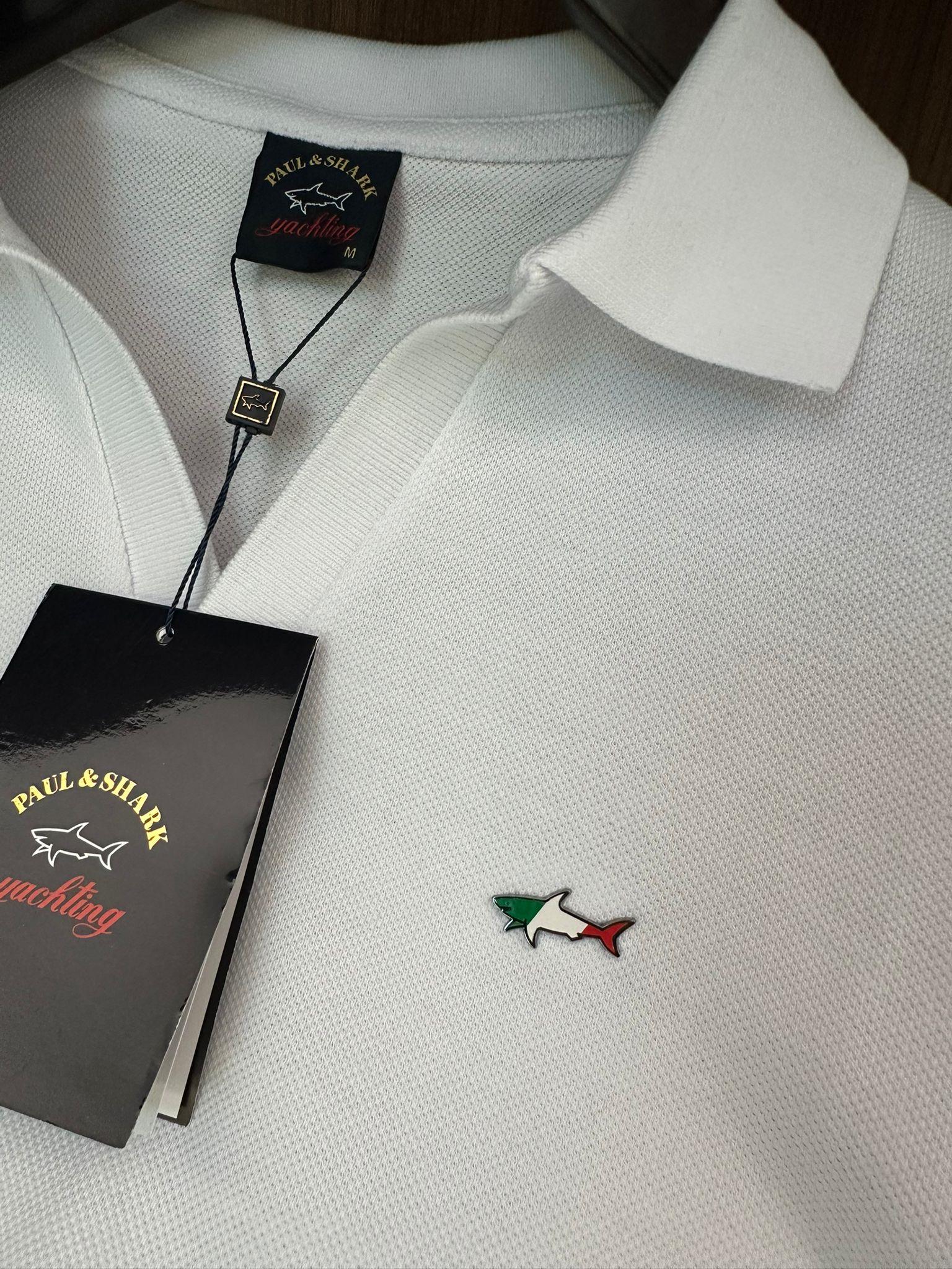 Metal Logolu Pike Kumaş Yakalı T-Shirt