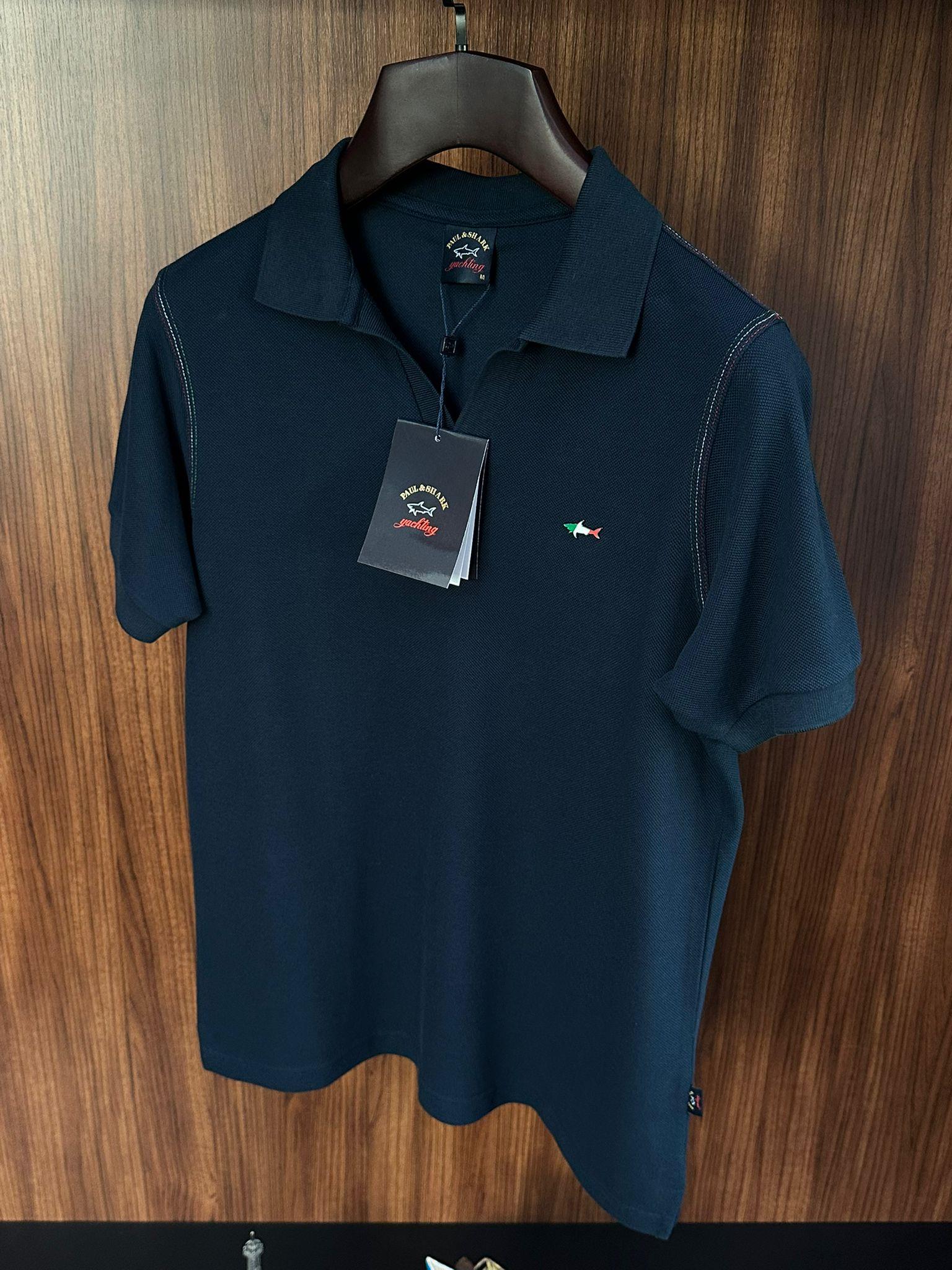 Metal Logolu Pike Kumaş Yakalı T-Shirt