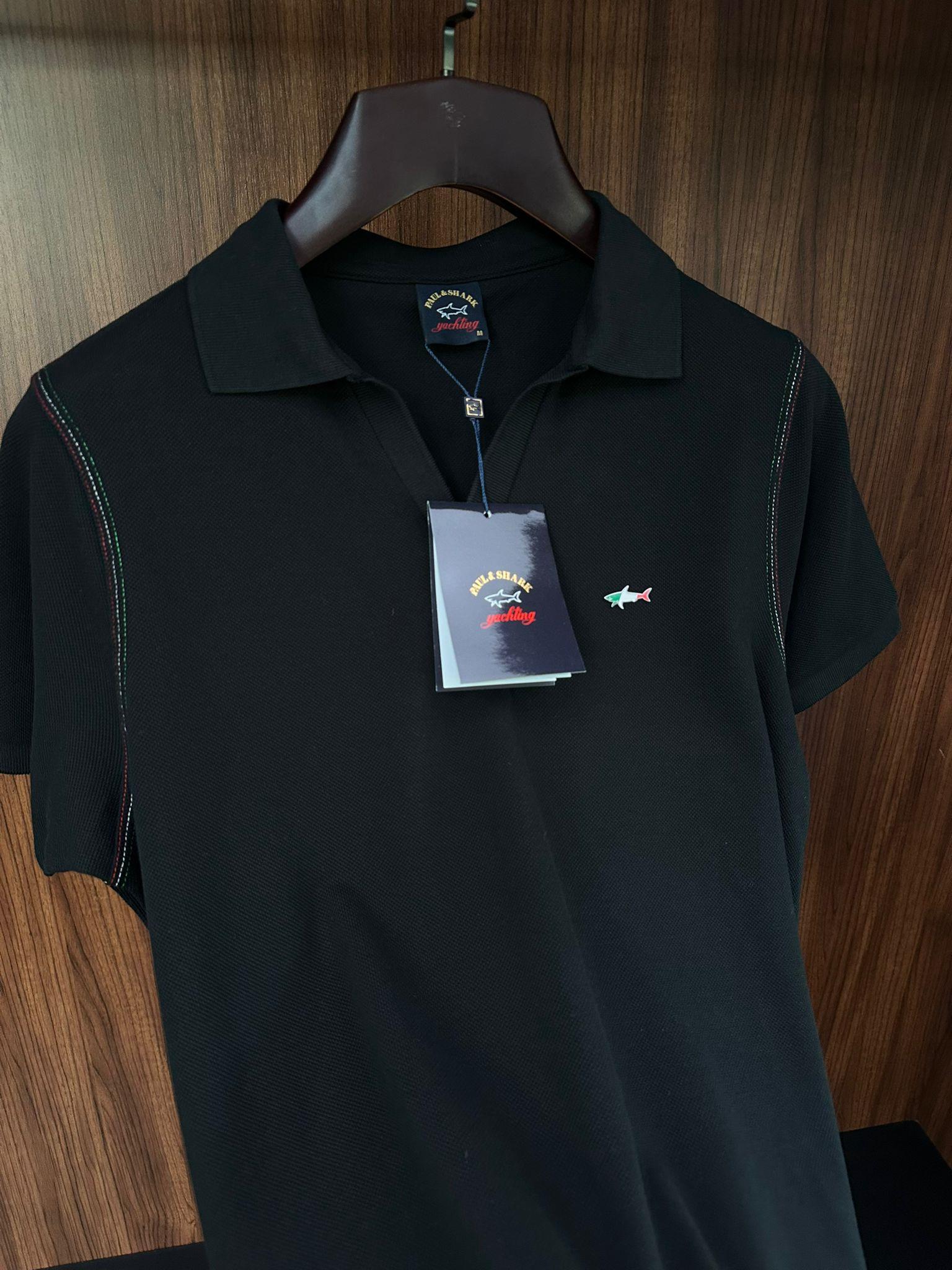 Metal Logolu Pike Kumaş Yakalı T-Shirt
