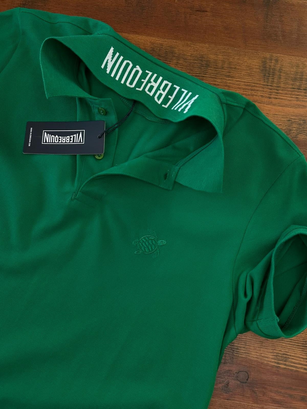Nakış Logolu Ense Yazılı Yakalı T-Shirt