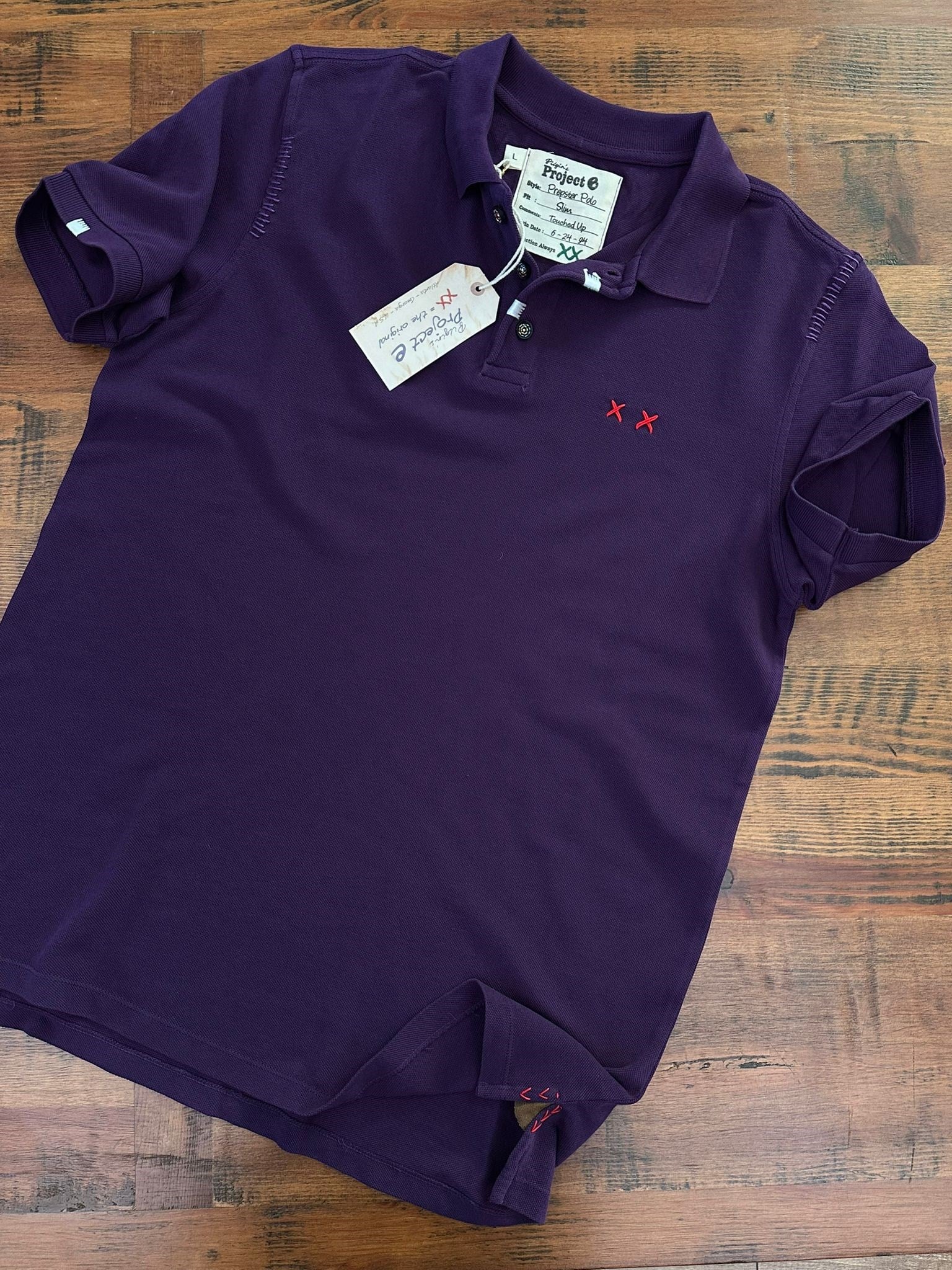 Nakış Logolu Tahta Düğmeli Yakalı T-Shirt