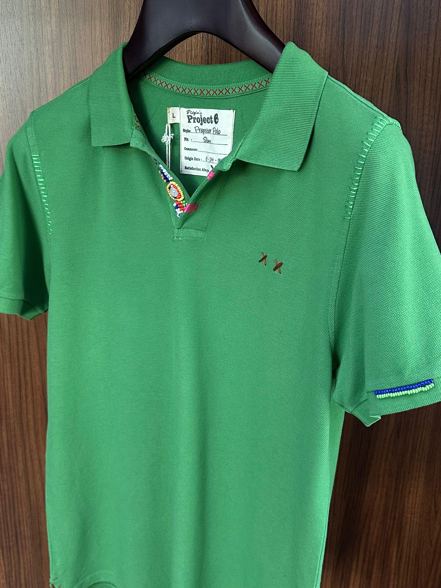 Nakış Logolu Yaka Boncuk Detaylı T-Shirt
