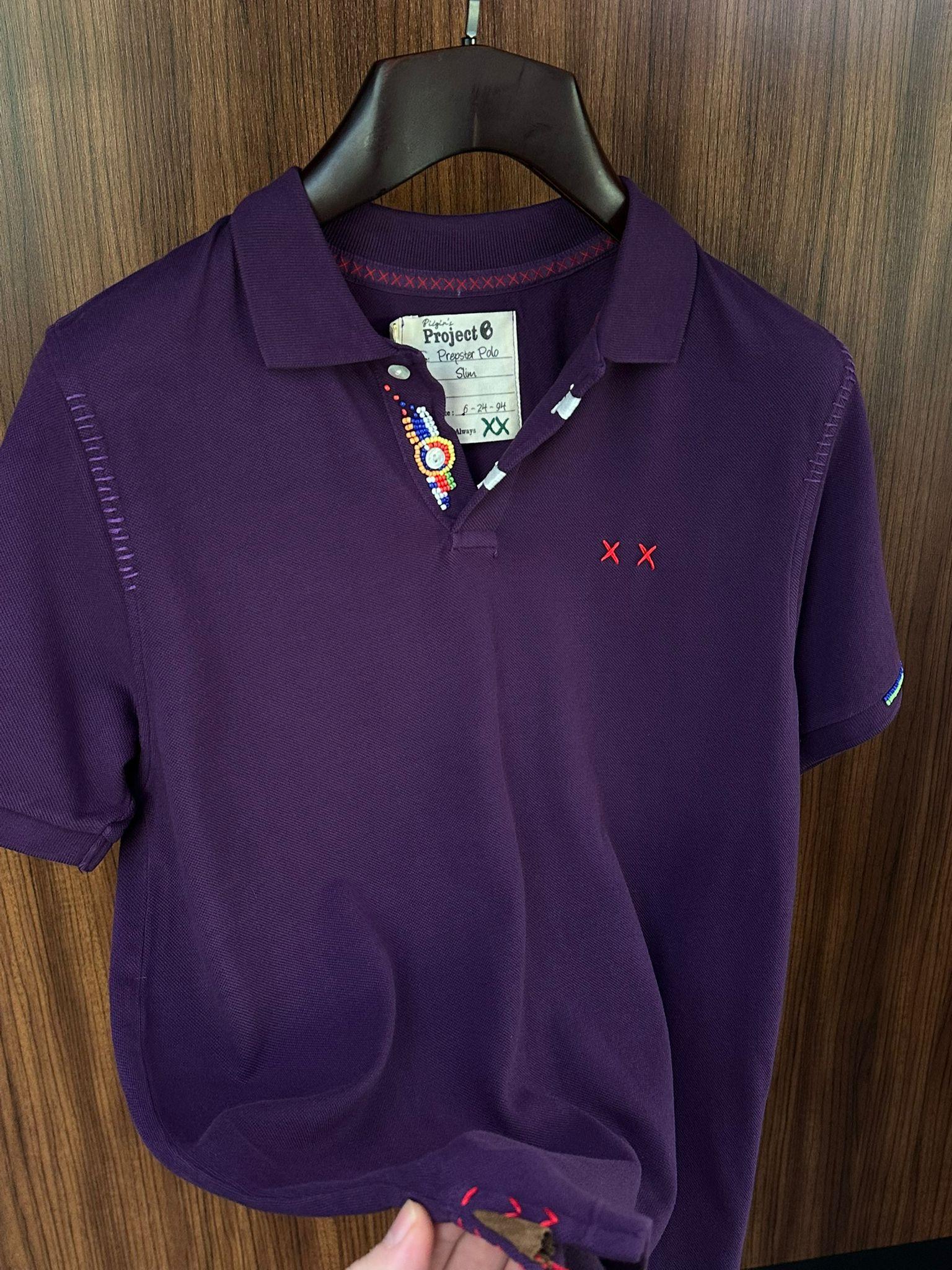 Nakış Logolu Yaka Boncuk Detaylı T-Shirt