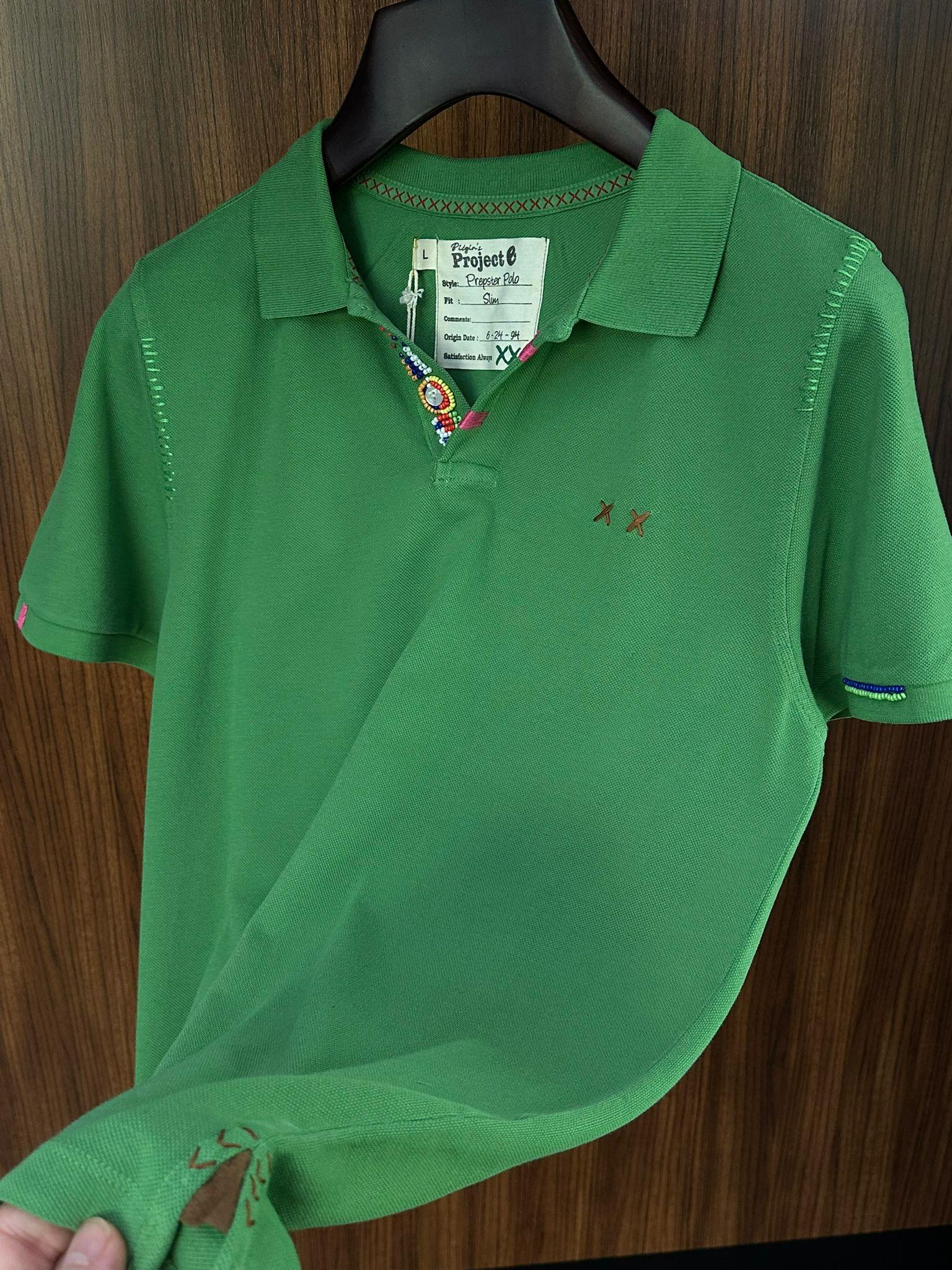 Nakış Logolu Yaka Boncuk Detaylı T-Shirt