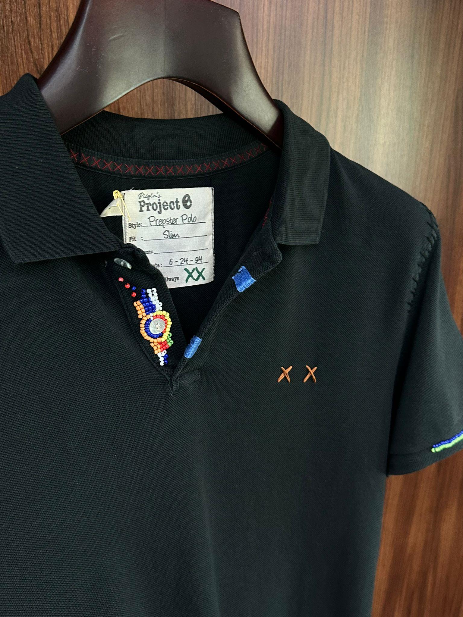 Nakış Logolu Yaka Boncuk Detaylı T-Shirt