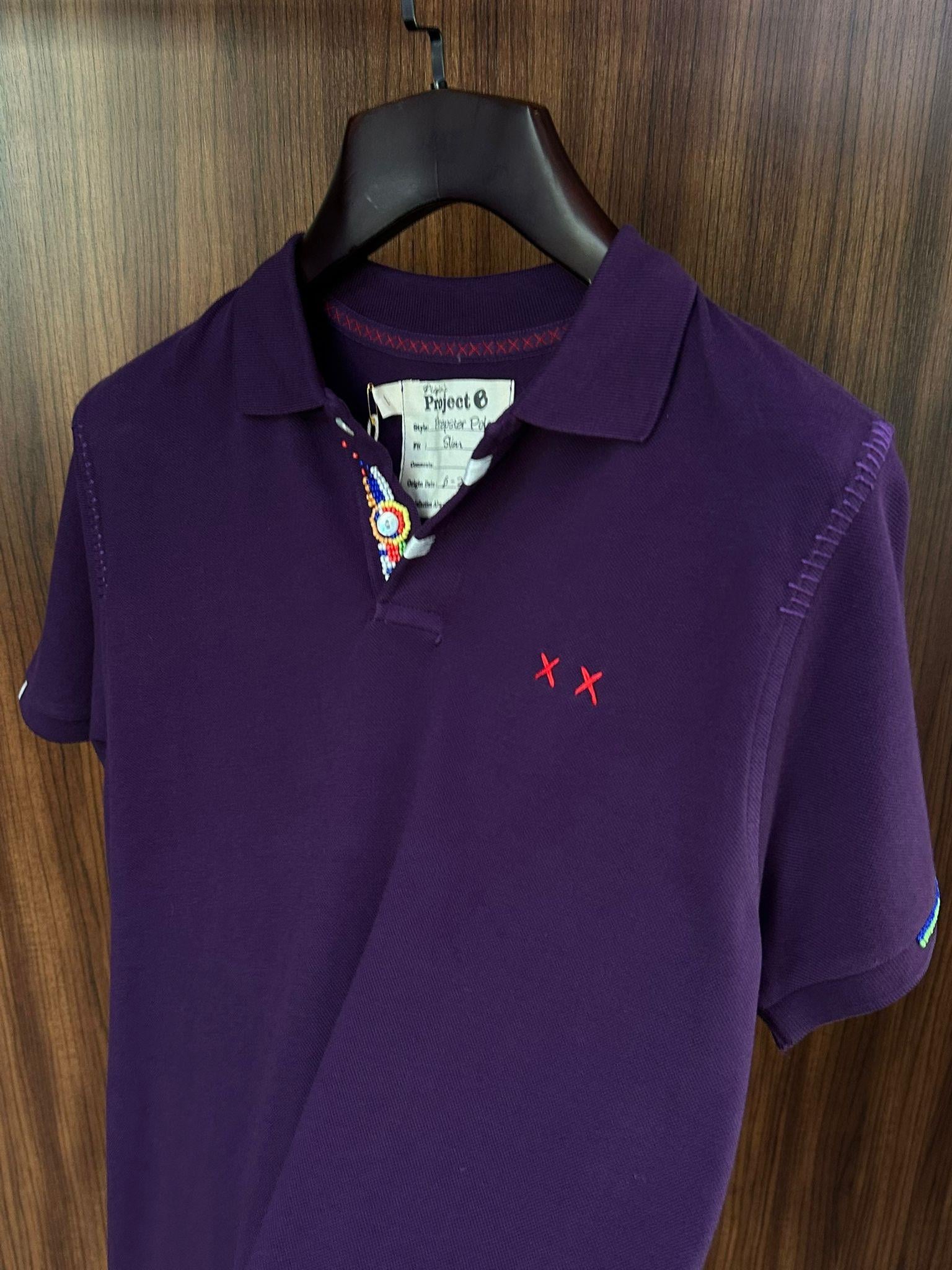 Nakış Logolu Yaka Boncuk Detaylı T-Shirt