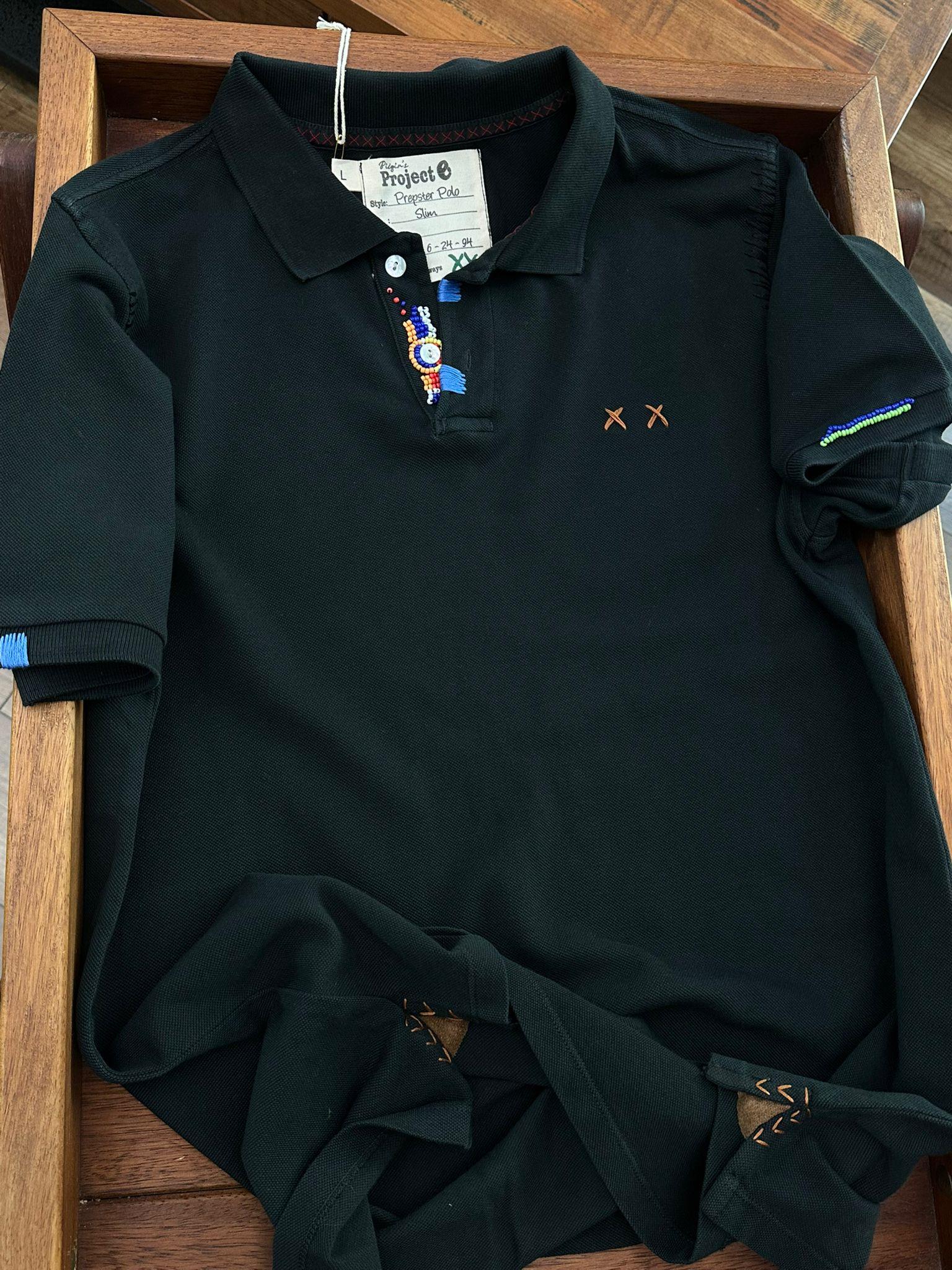 Nakış Logolu Yaka Boncuk Detaylı T-Shirt