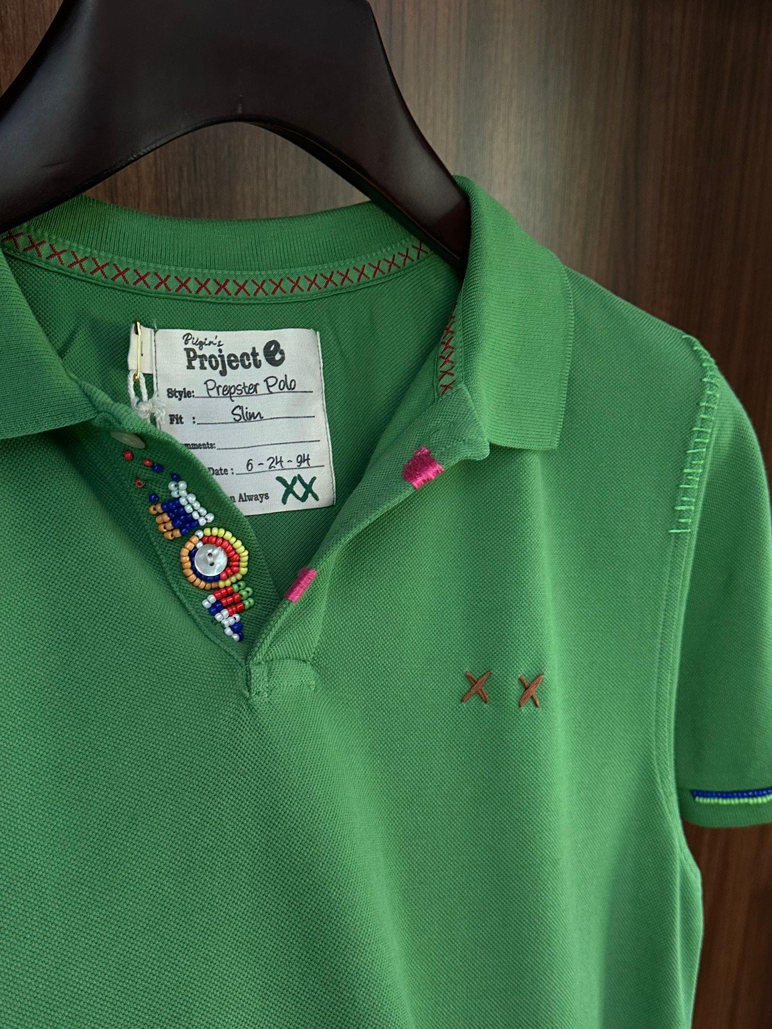 Nakış Logolu Yaka Boncuk Detaylı T-Shirt