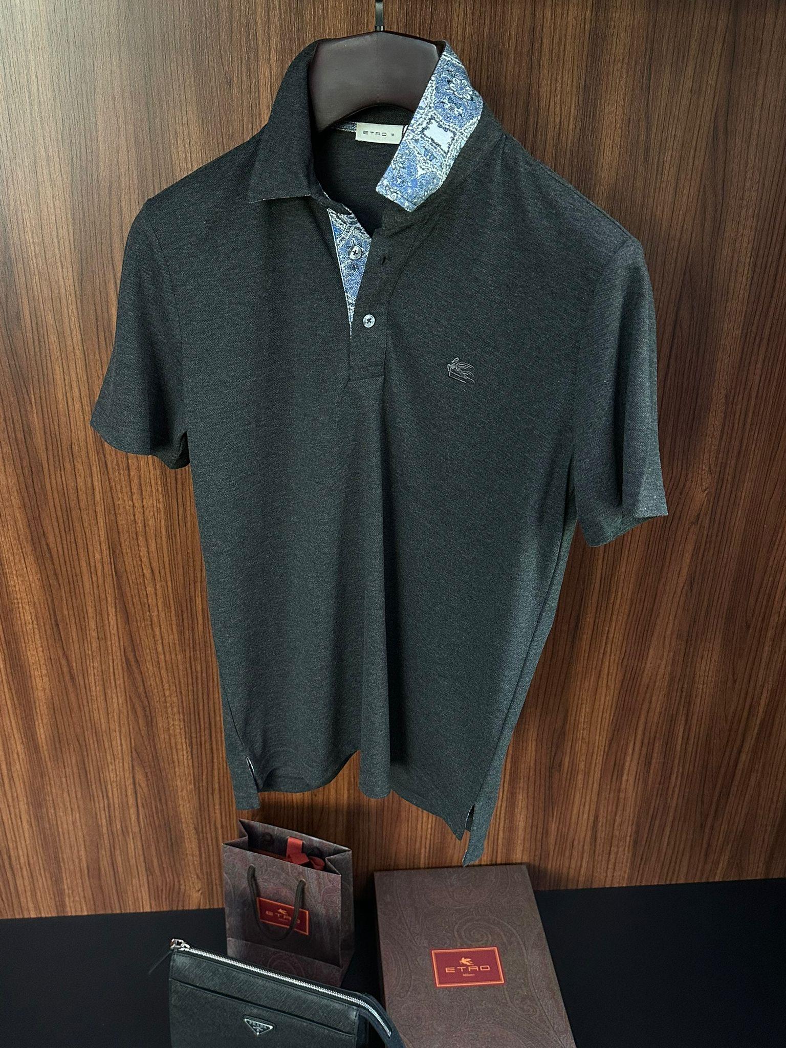 Yaka Desen Detaylı Pike Kumaş Yakalı T-Shirt