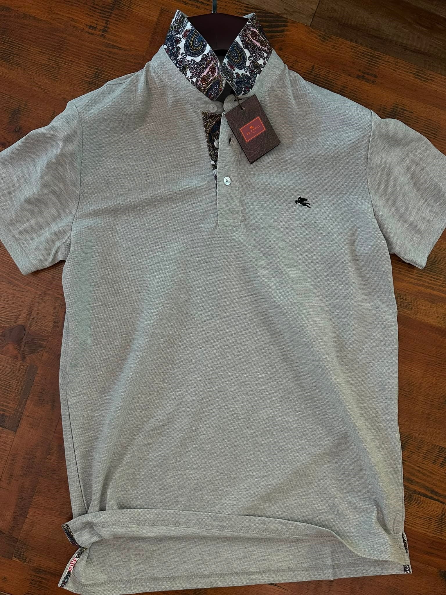 Yaka Desen Detaylı Pike Kumaş Yakalı T-Shirt