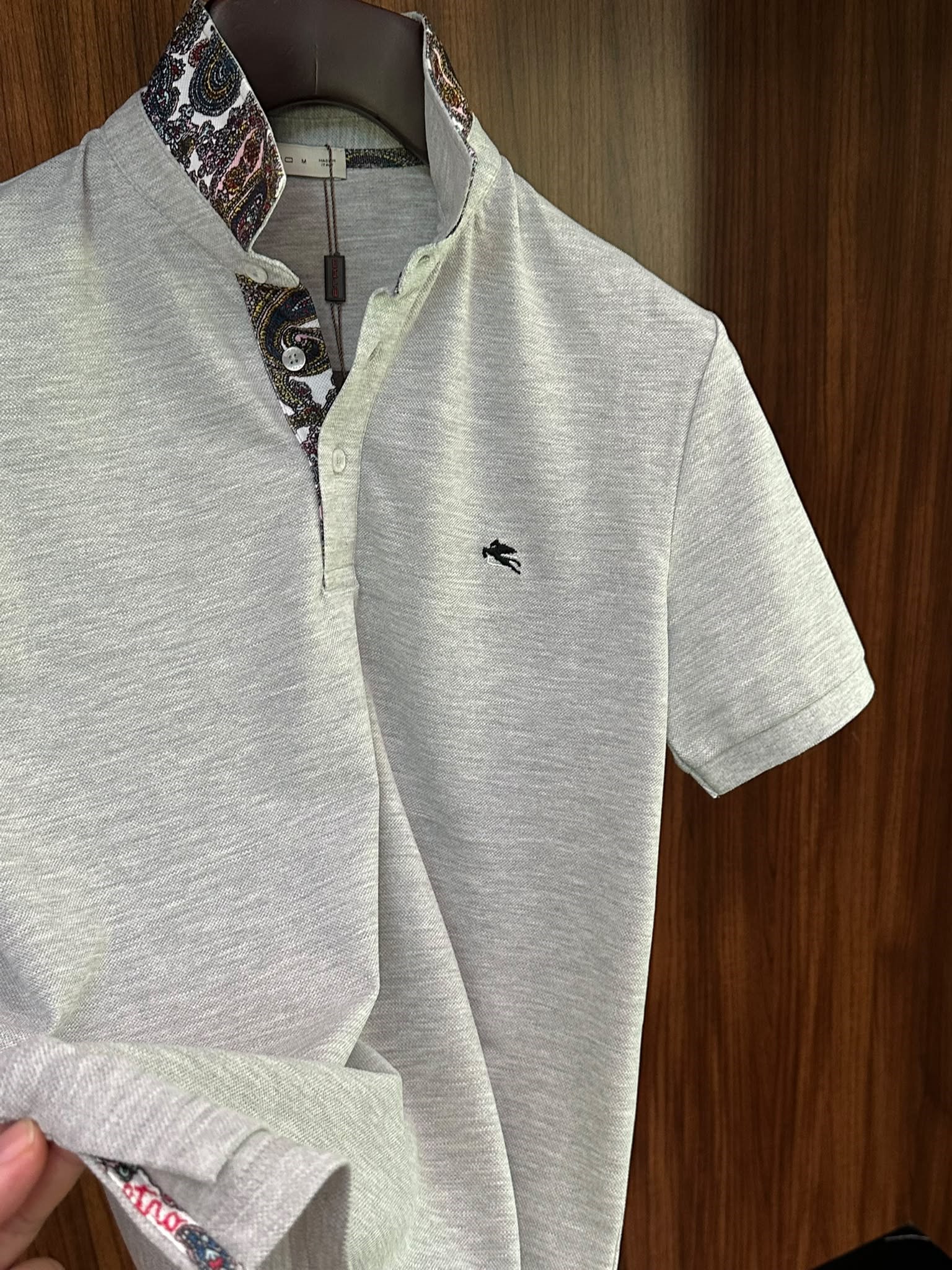 Yaka Desen Detaylı Pike Kumaş Yakalı T-Shirt