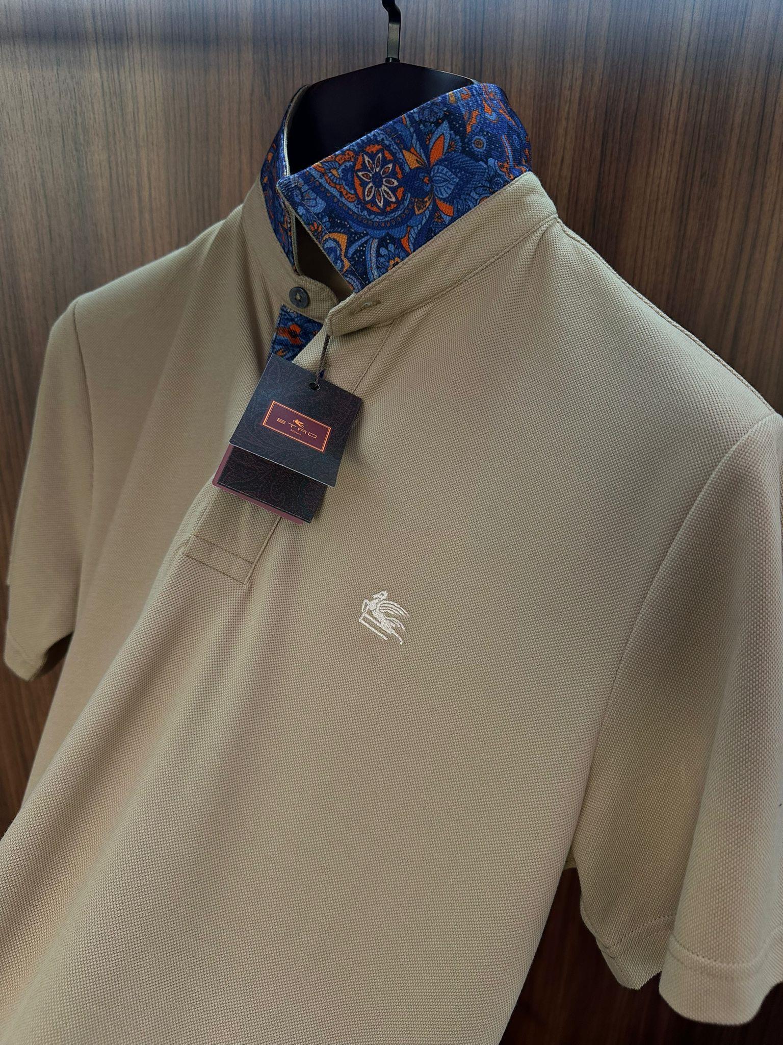 Yaka Desen Detaylı Pike Kumaş Yakalı T-Shirt