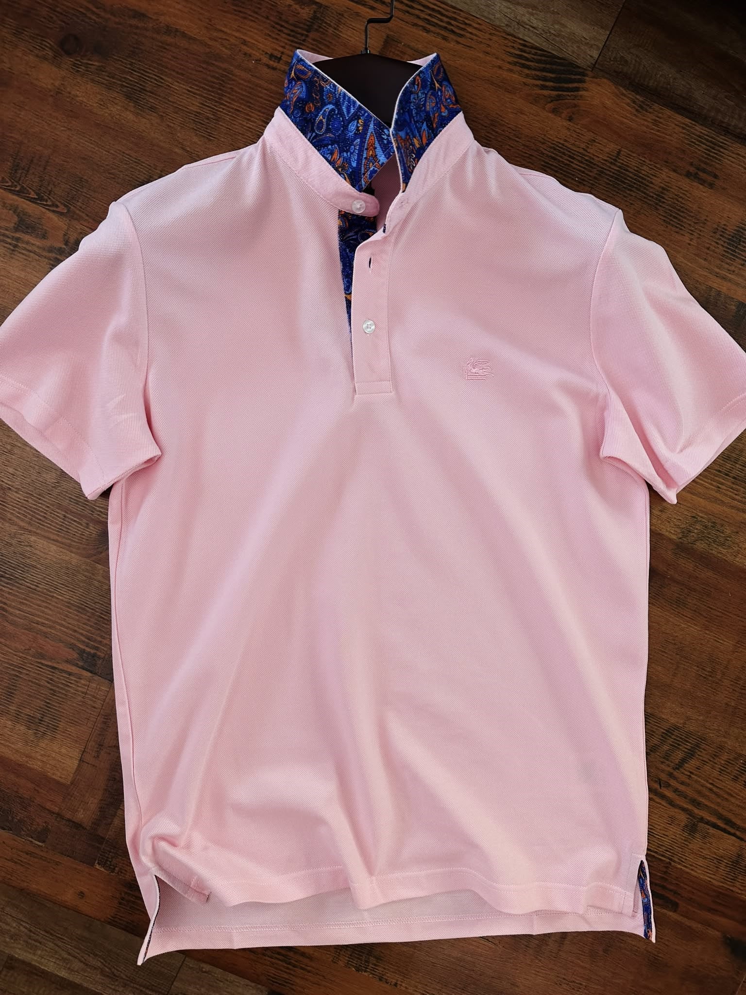 Yaka Desen Detaylı Pike Kumaş Yakalı T-Shirt
