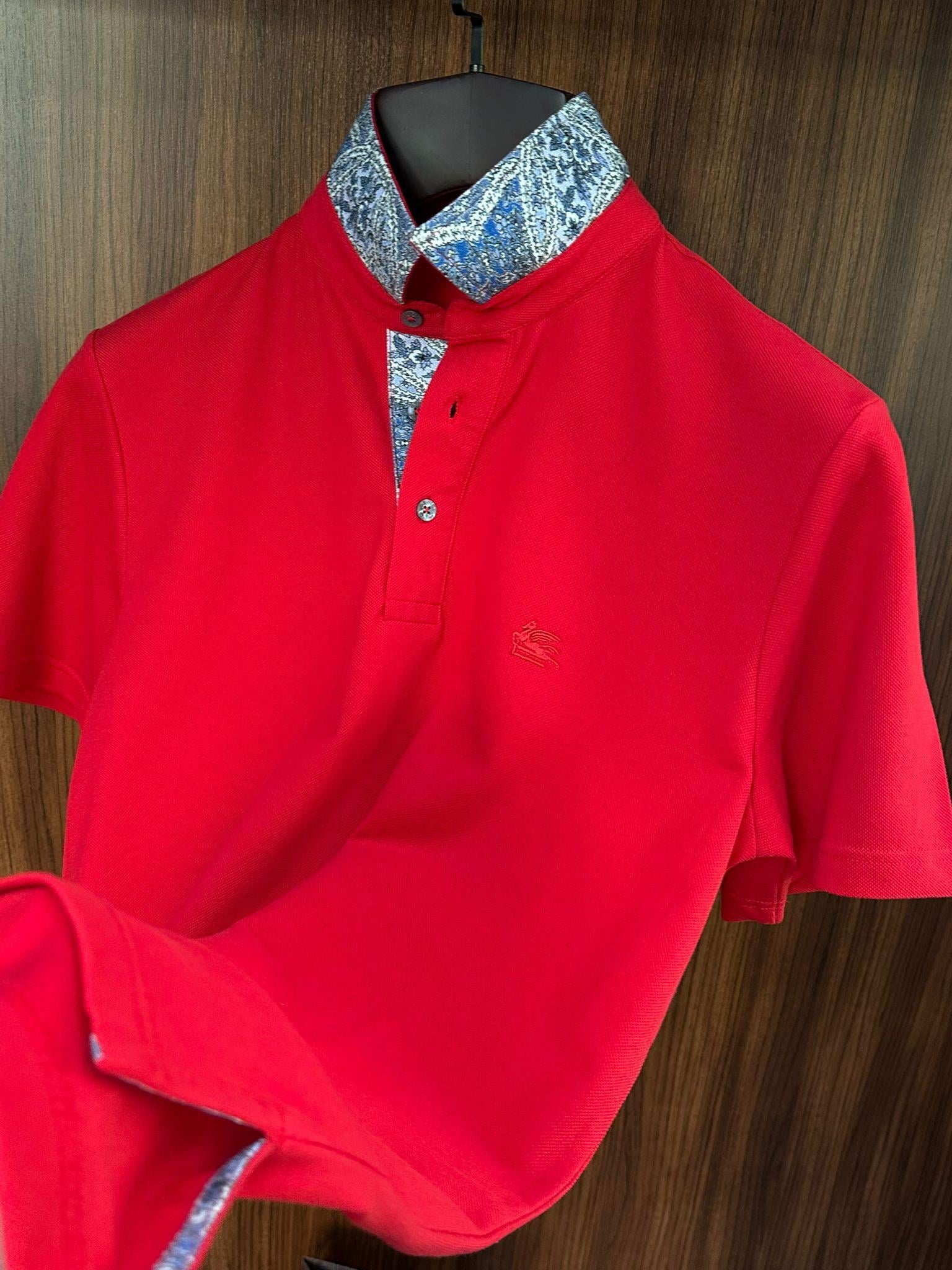 Yaka Desen Detaylı Pike Kumaş Yakalı T-Shirt