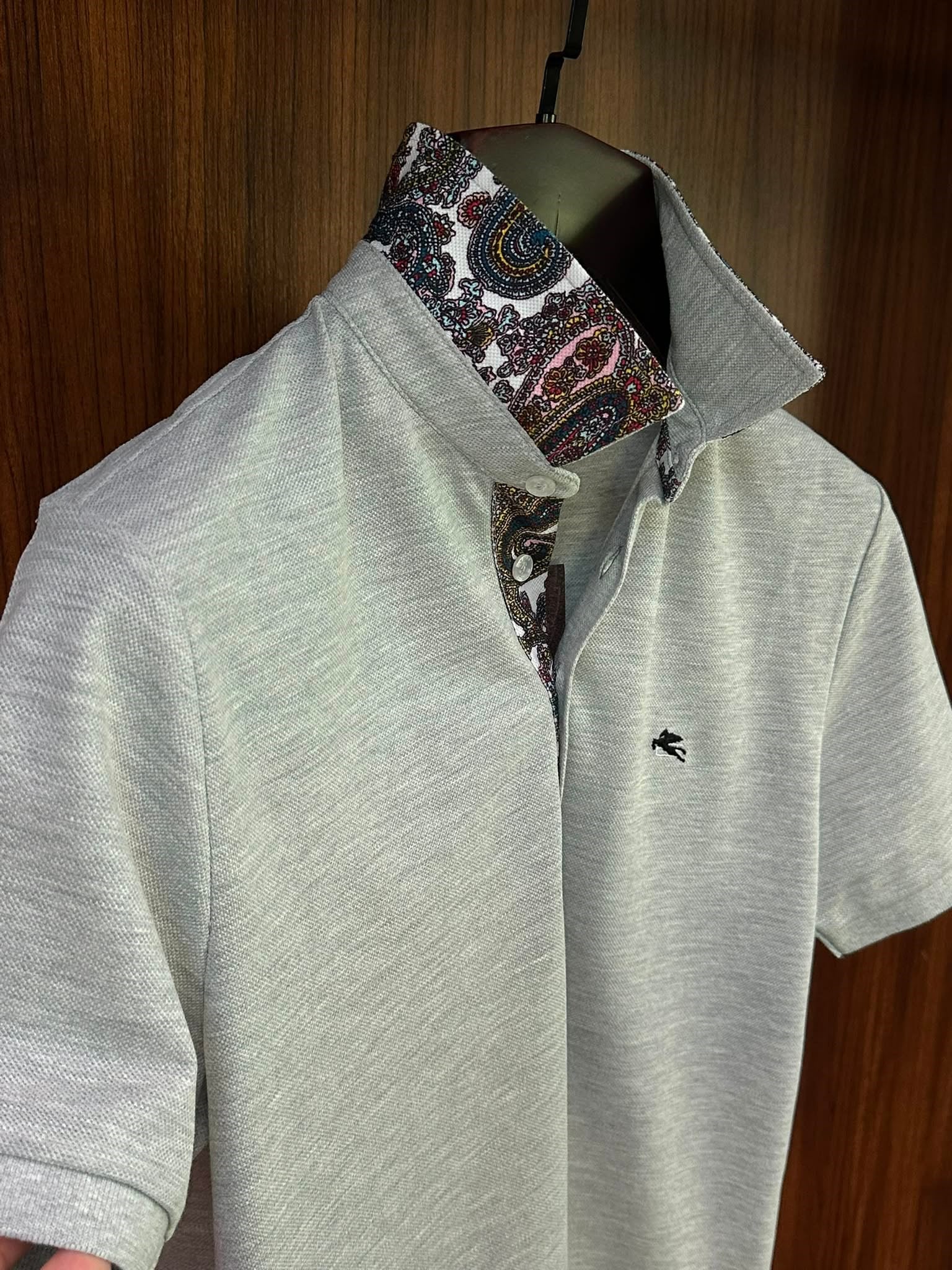 Yaka Desen Detaylı Pike Kumaş Yakalı T-Shirt