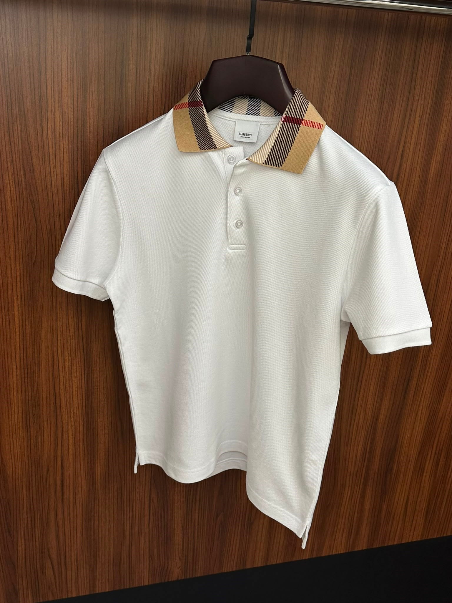 Yaka Detaylı Düğme Kapamalı İthal Yakalı T-Shirt