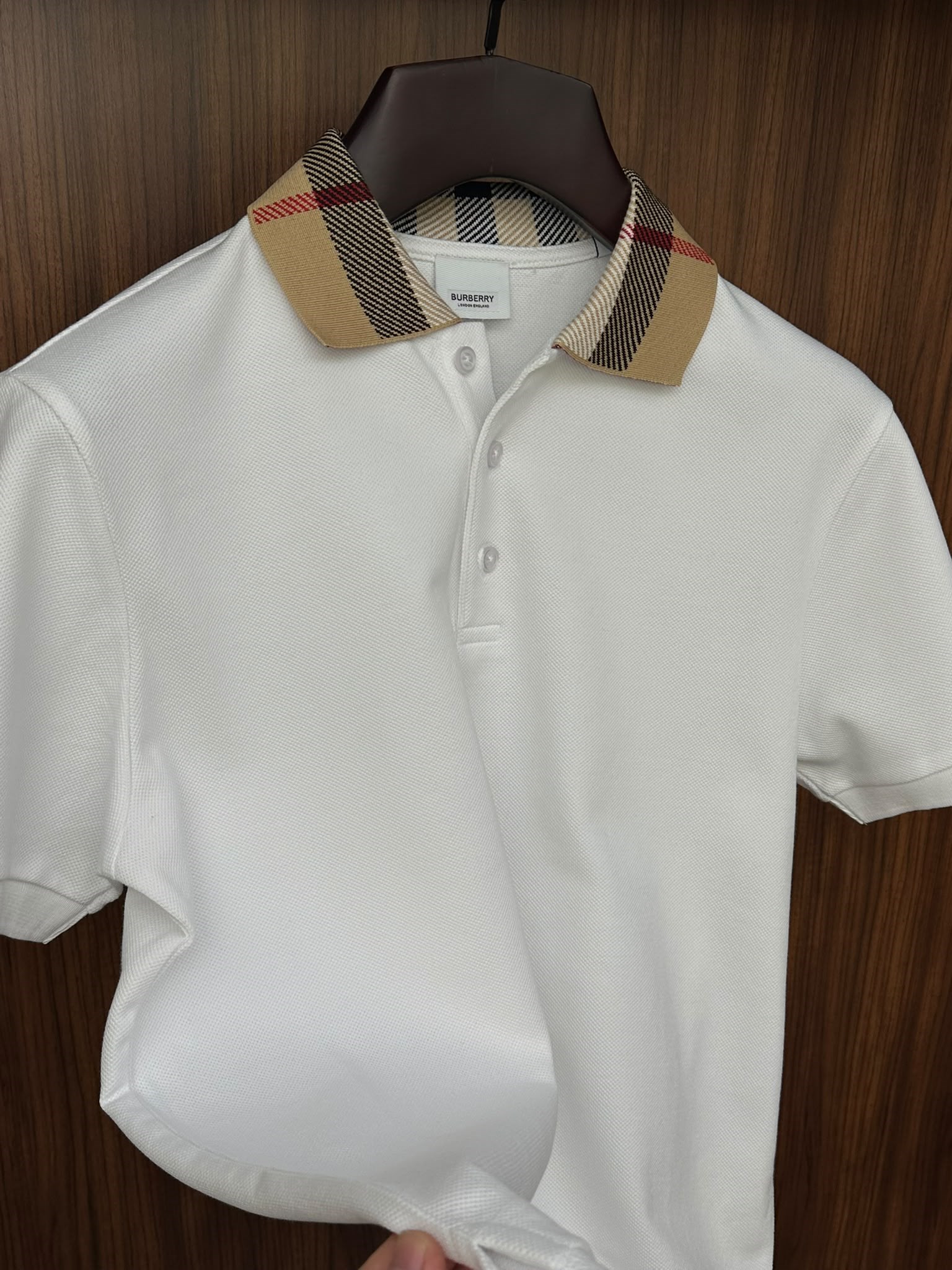 Yaka Detaylı Düğme Kapamalı İthal Yakalı T-Shirt