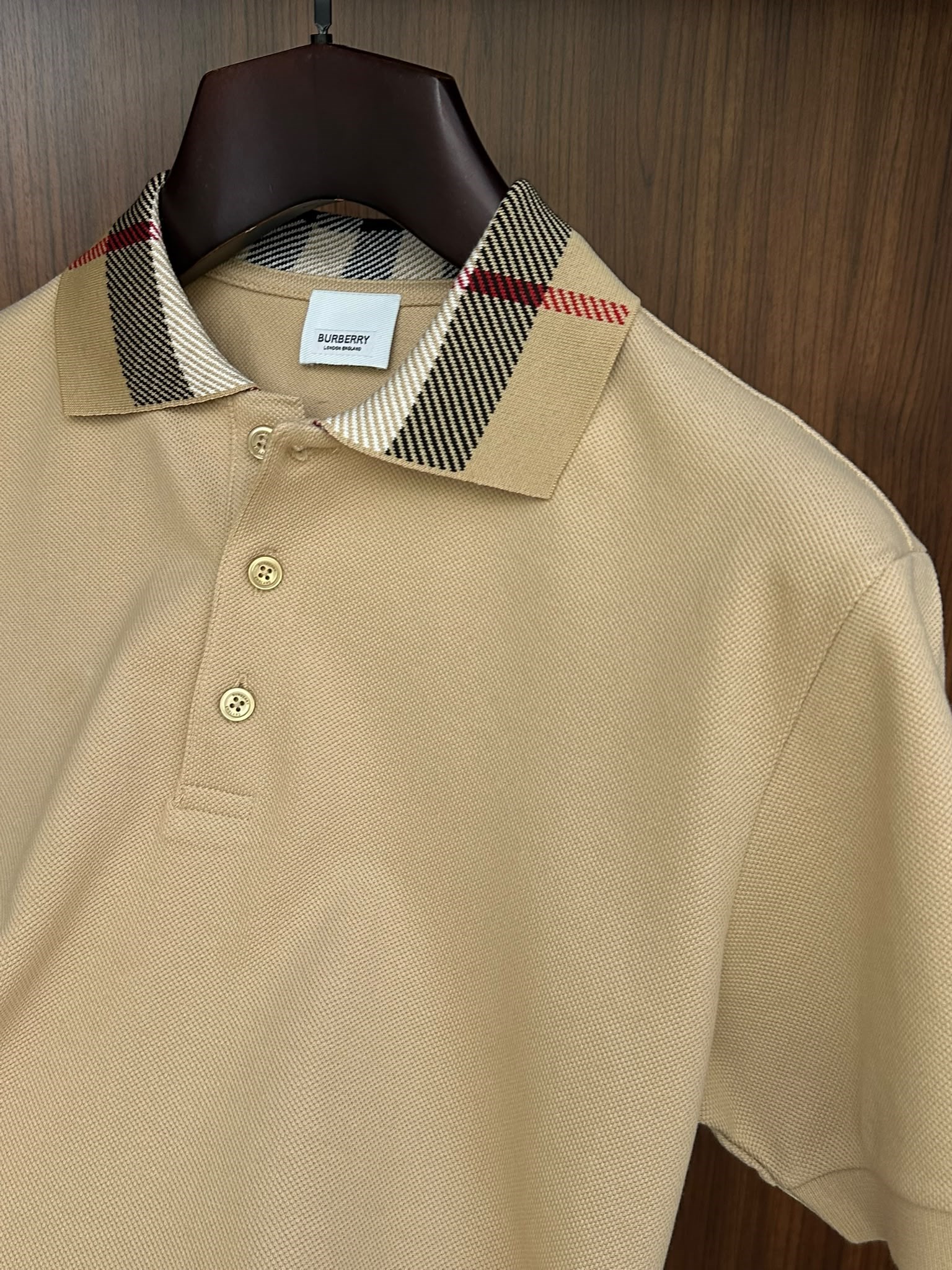 Yaka Detaylı Düğme Kapamalı İthal Yakalı T-Shirt